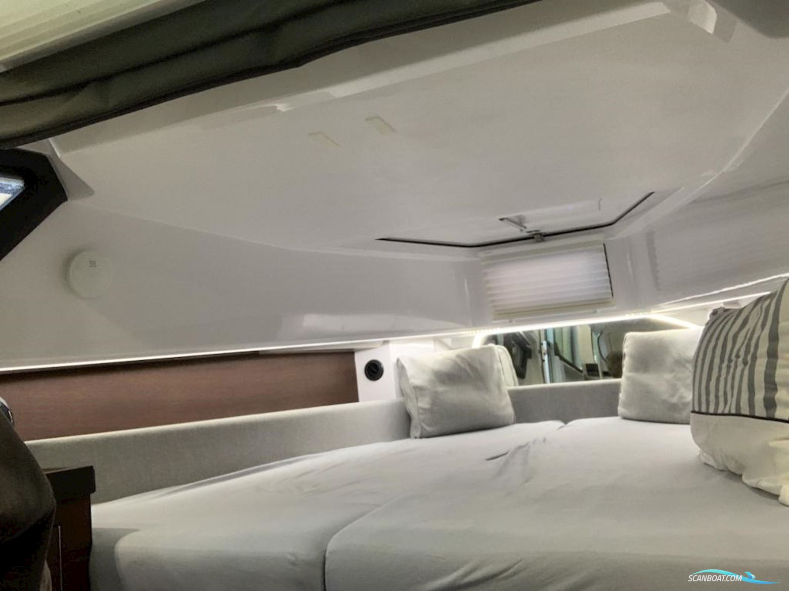 Axopar 37 Cabin - Reserviert