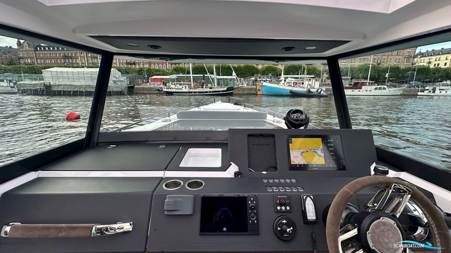 AXOPAR 37 Cabin