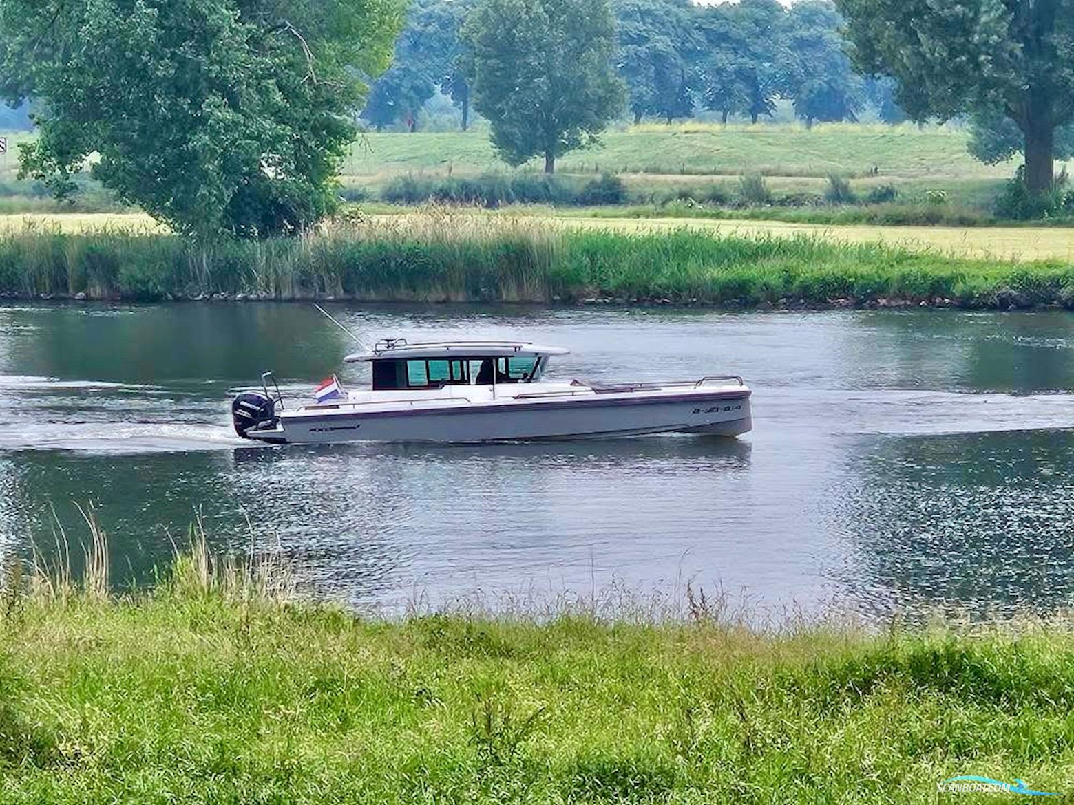 Axopar 37 Cabin