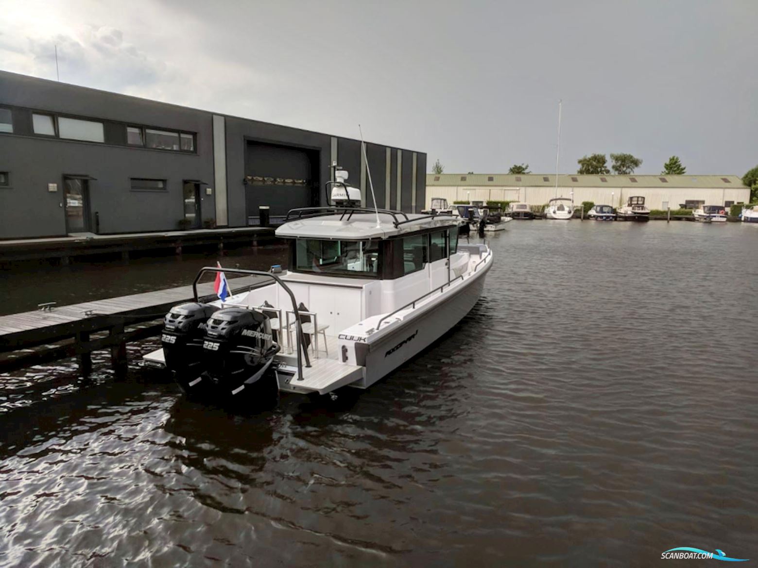 Axopar 37 Cabin