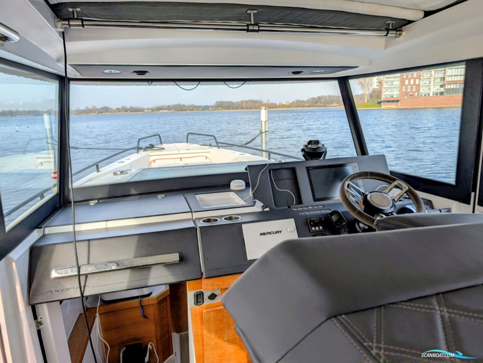 Axopar 37 Cabin