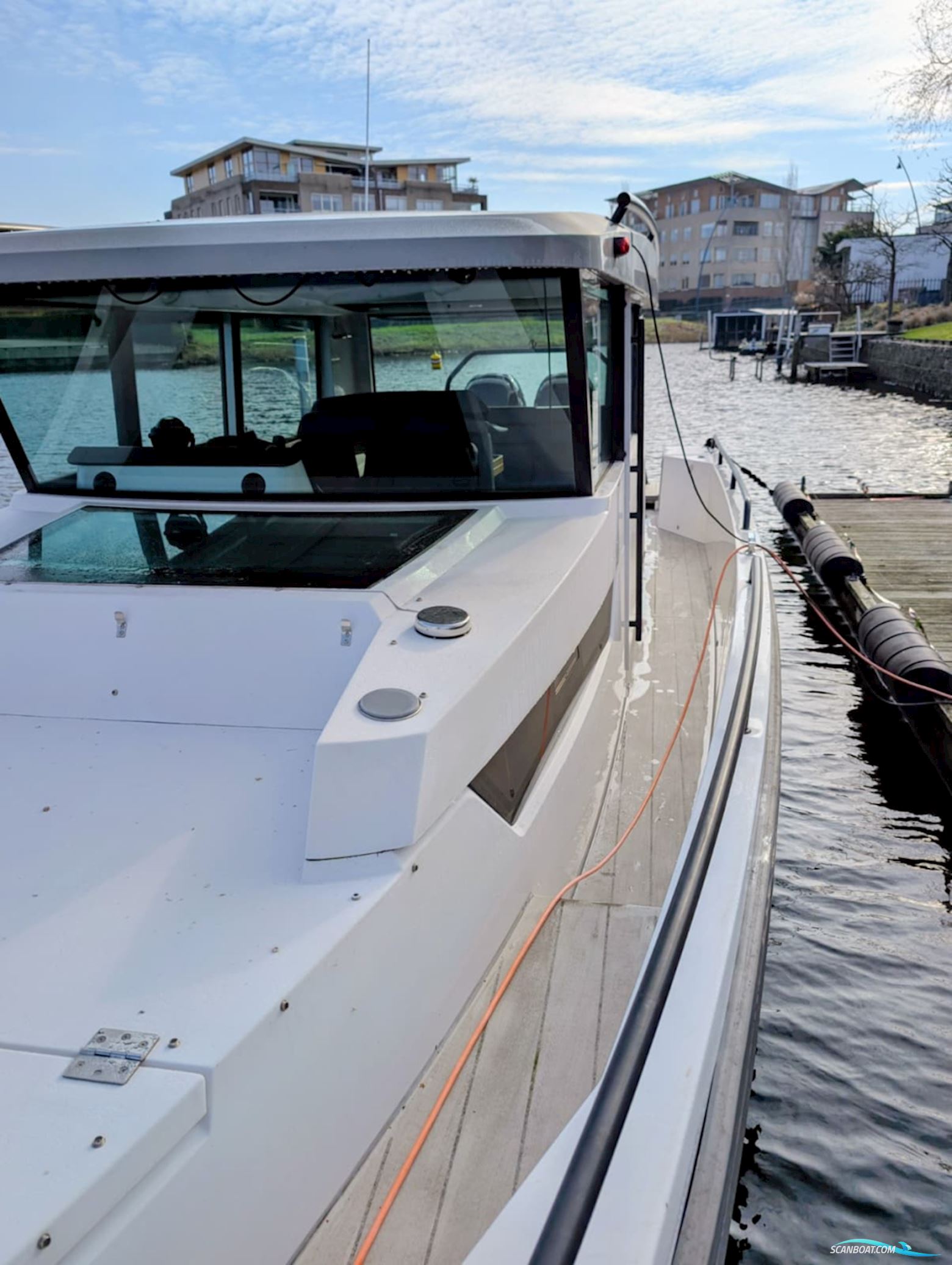 Axopar 37 Cabin
