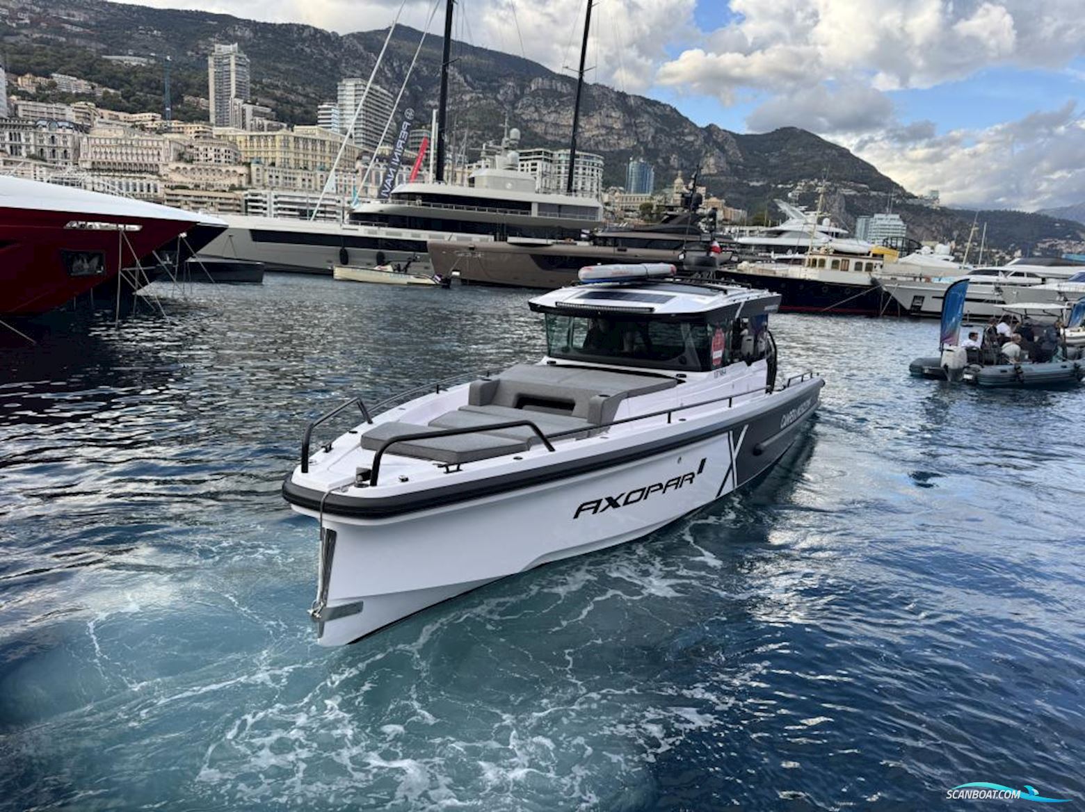 Axopar 37 Cross Cabin - Reserviert
