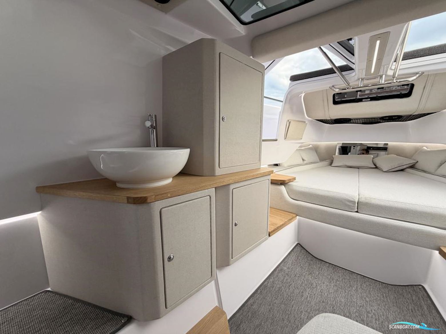 Axopar 37 Cross Cabin - Reserviert