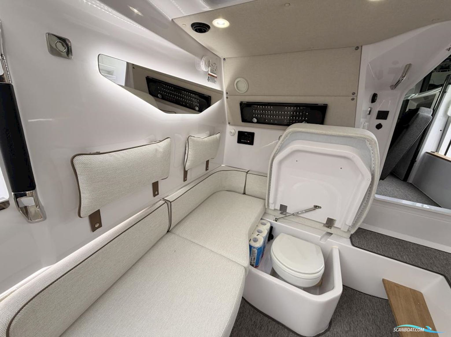 Axopar 37 Cross Cabin - Reserviert