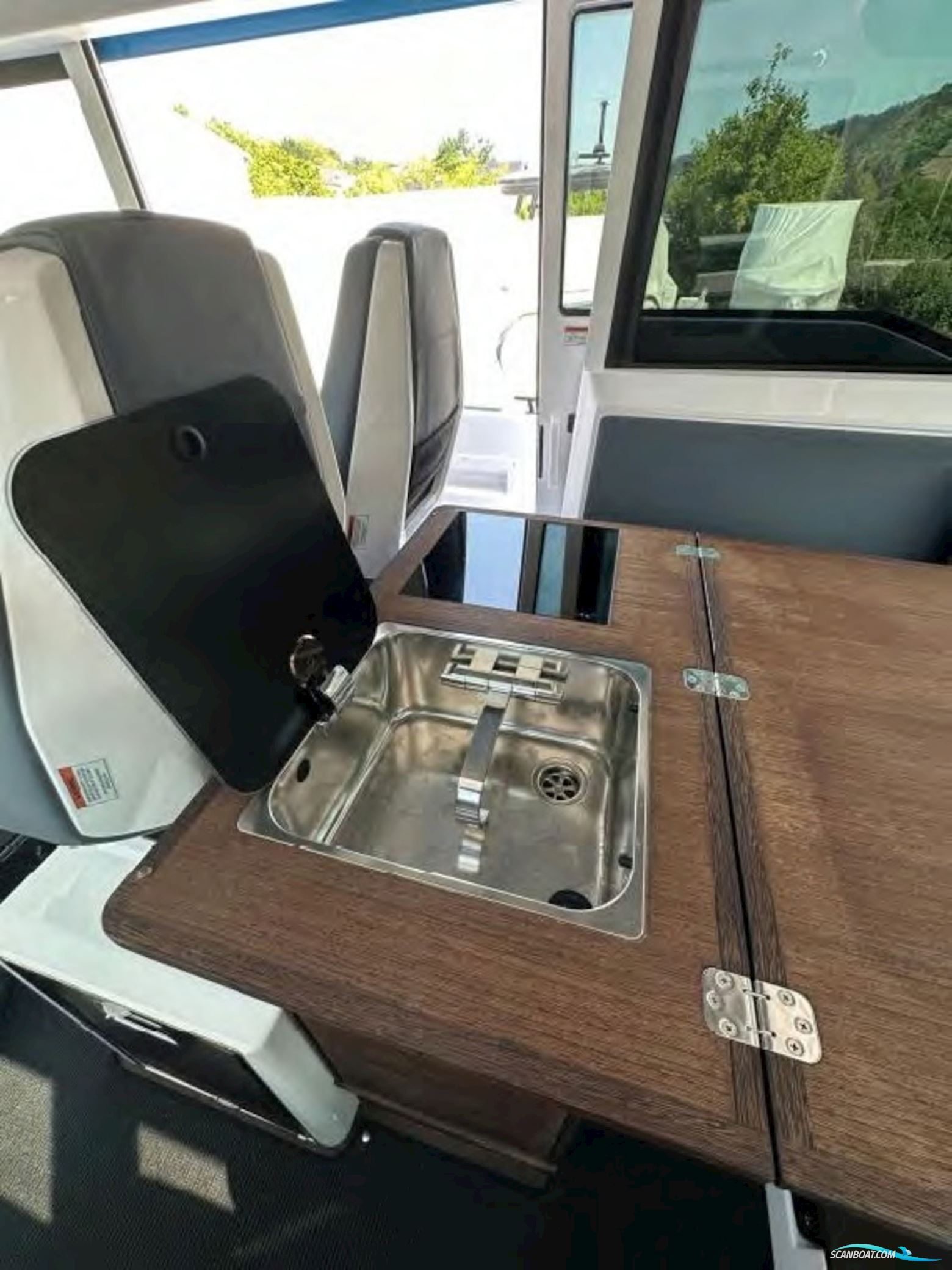 Axopar 37 Cross Cabin Brabus Line