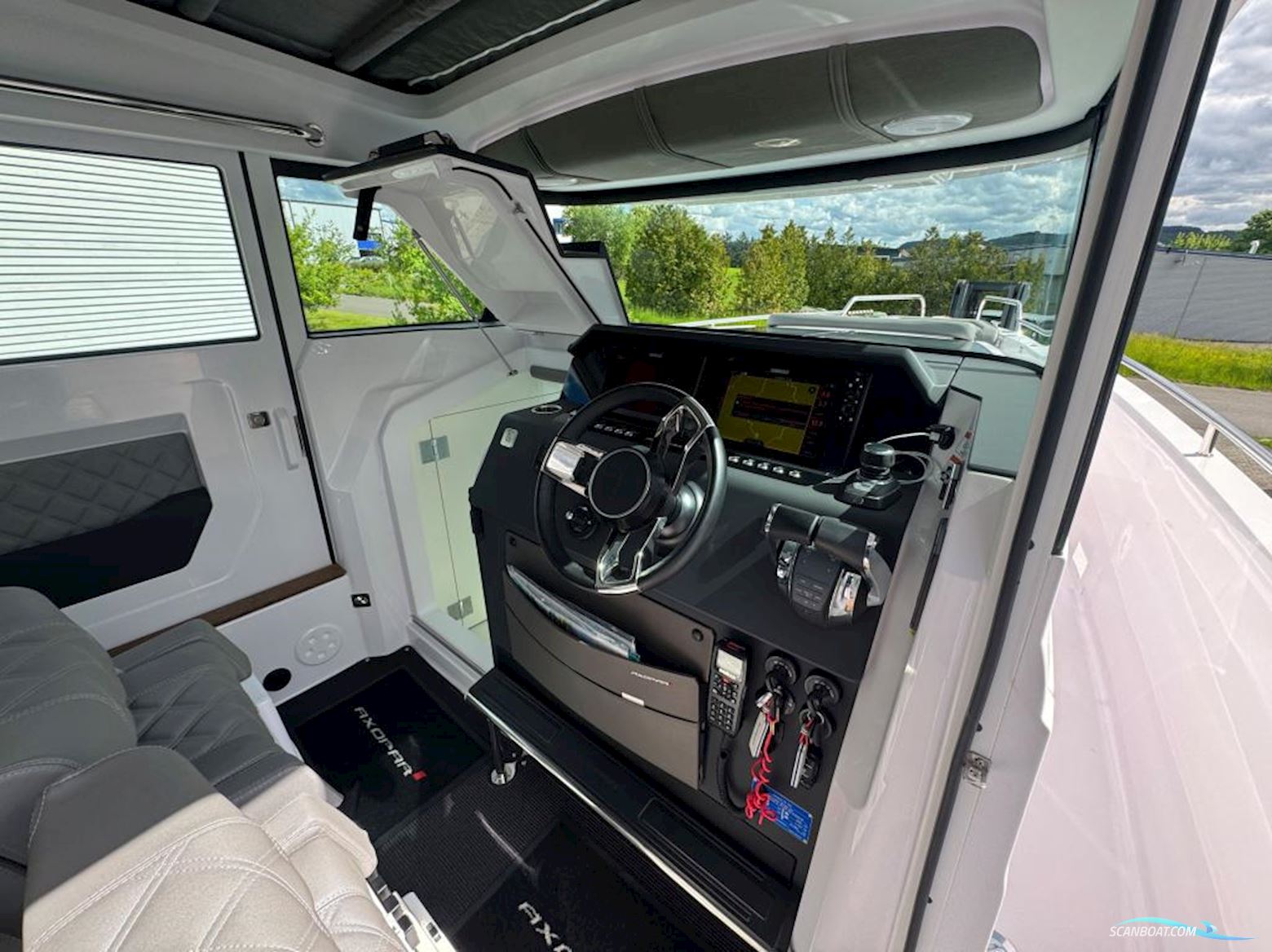 AXOPAR 37 Cross Cabin