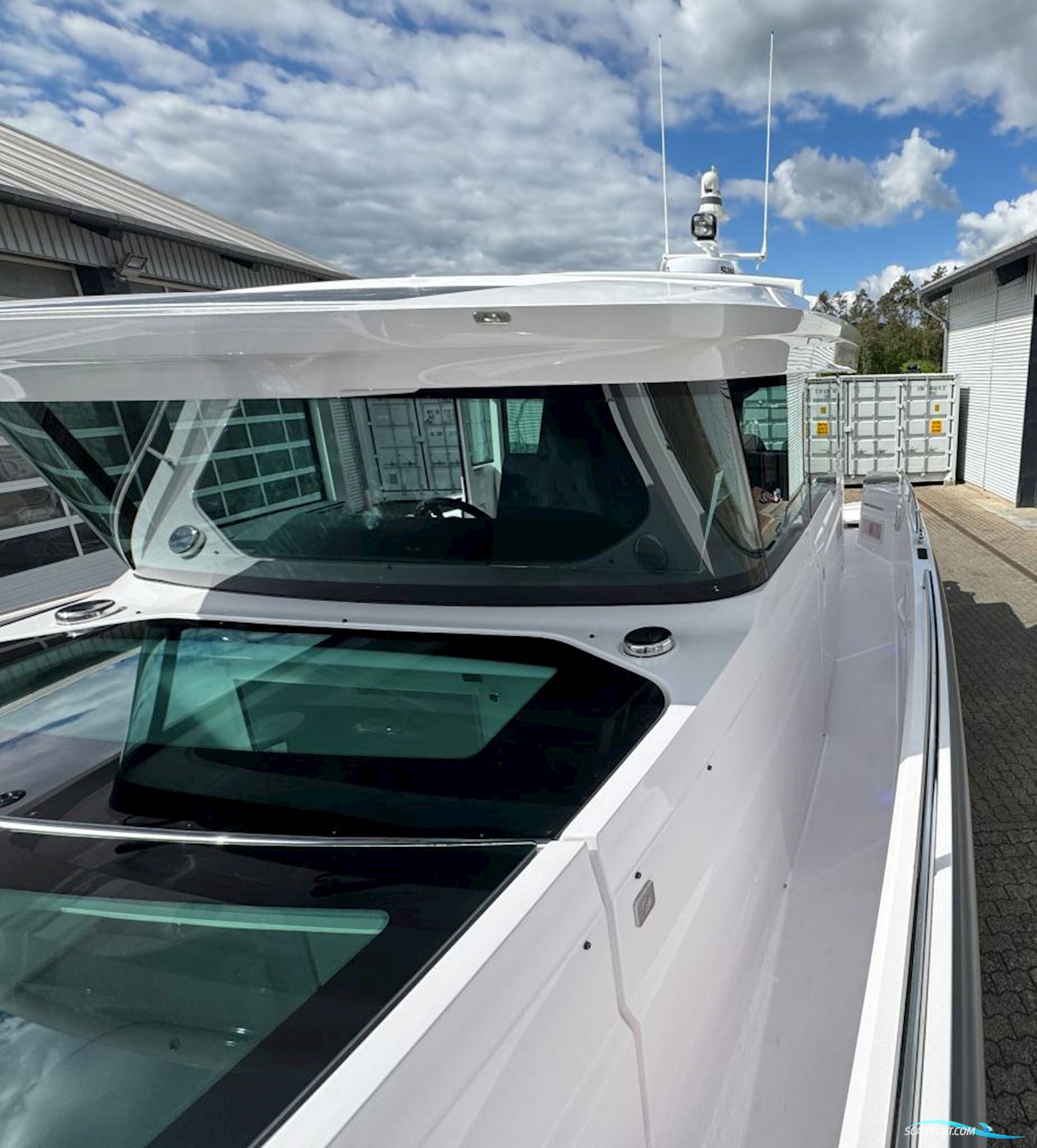 AXOPAR 37 Cross Cabin