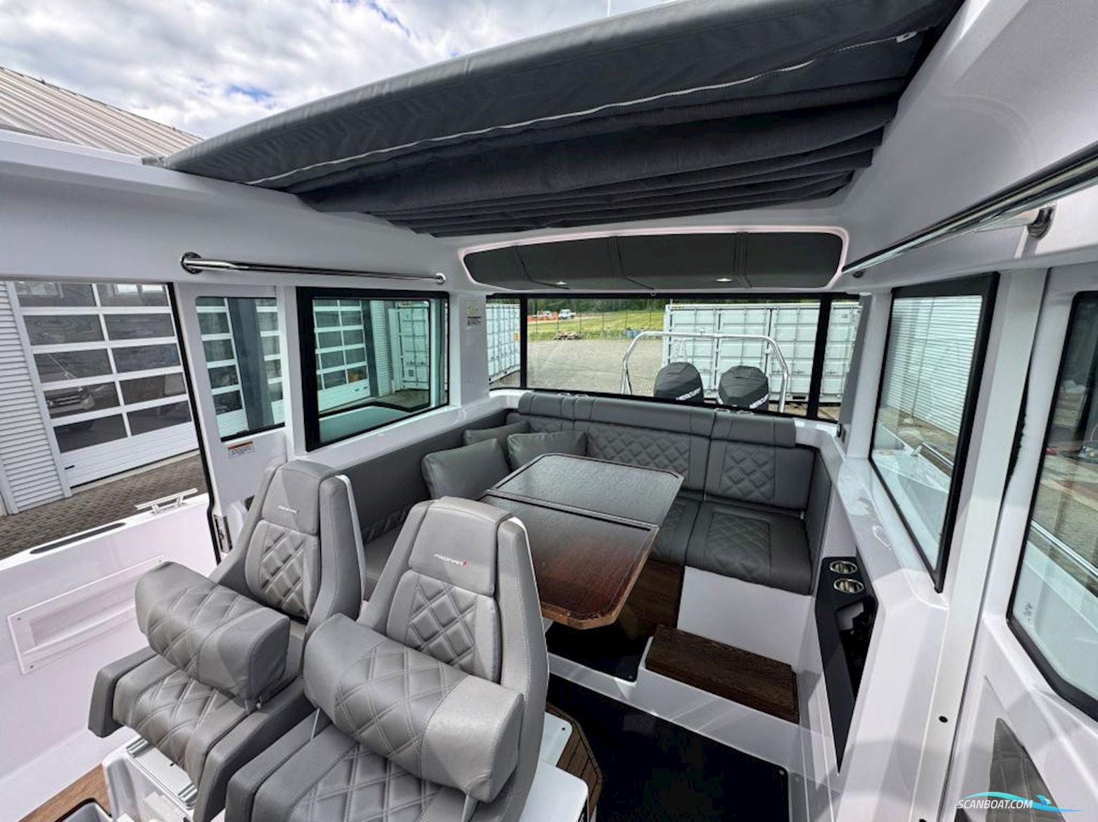 AXOPAR 37 Cross Cabin