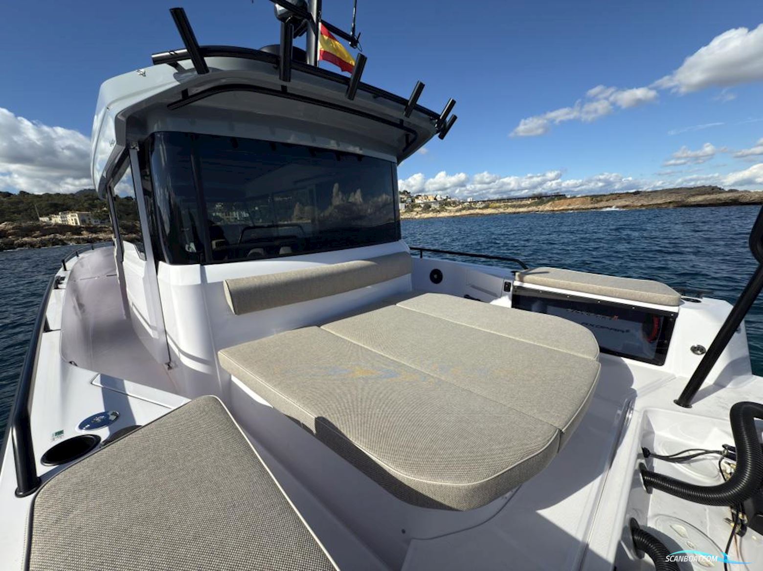 AXOPAR 37 Cross Cabin