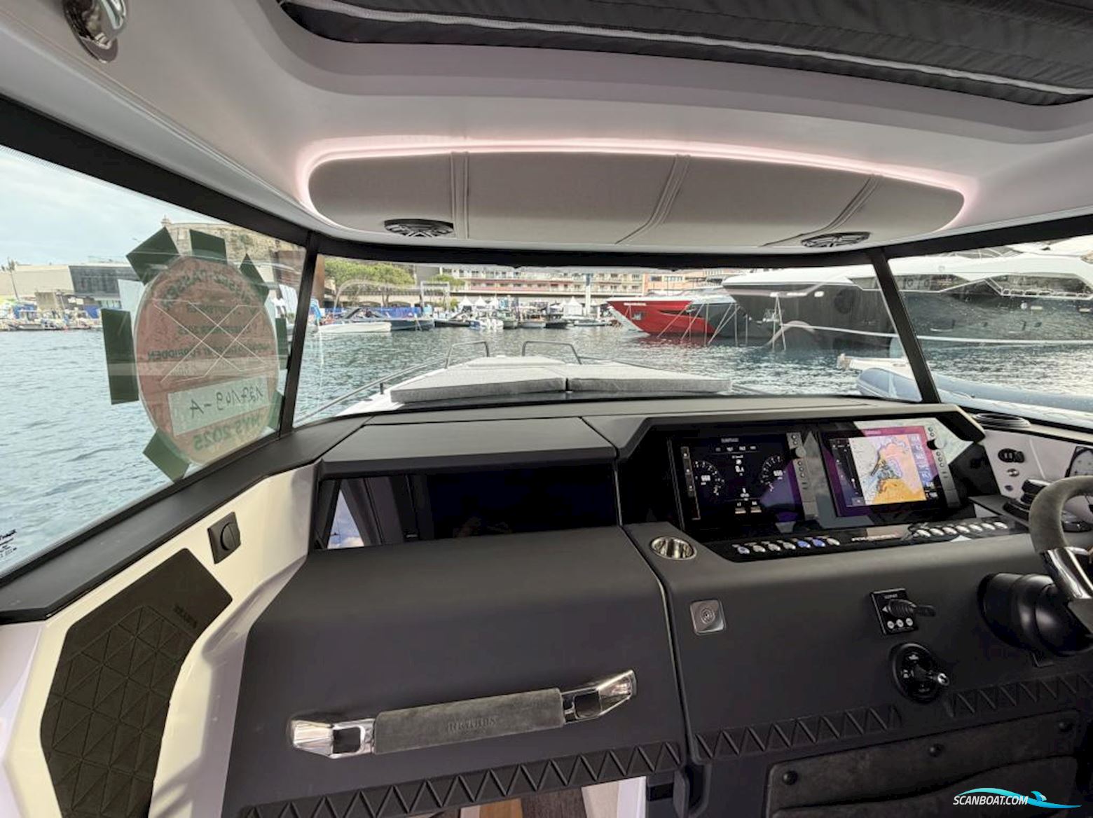 AXOPAR 37 Cross Cabin