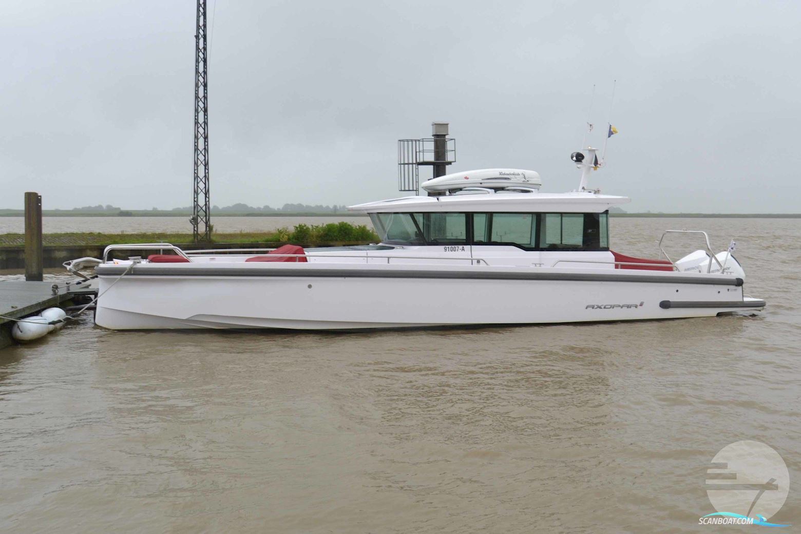 Axopar 37 Cross Cabin