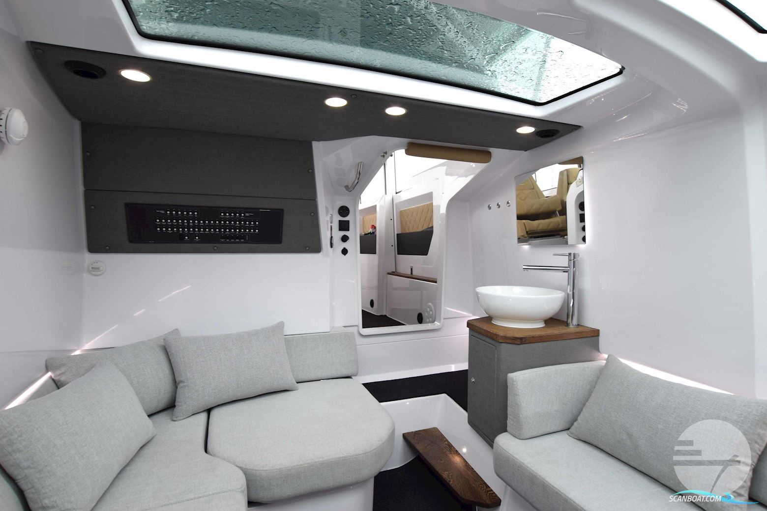 Axopar 37 Cross Cabin