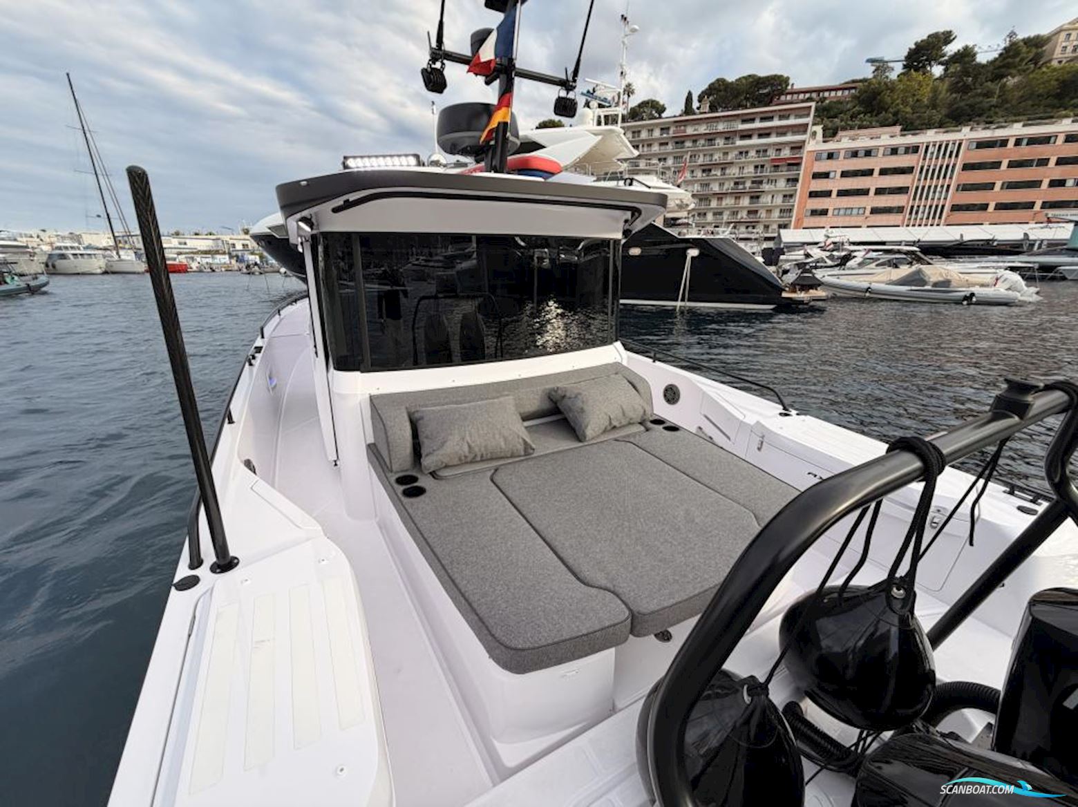 Axopar 37 Cross Cabin