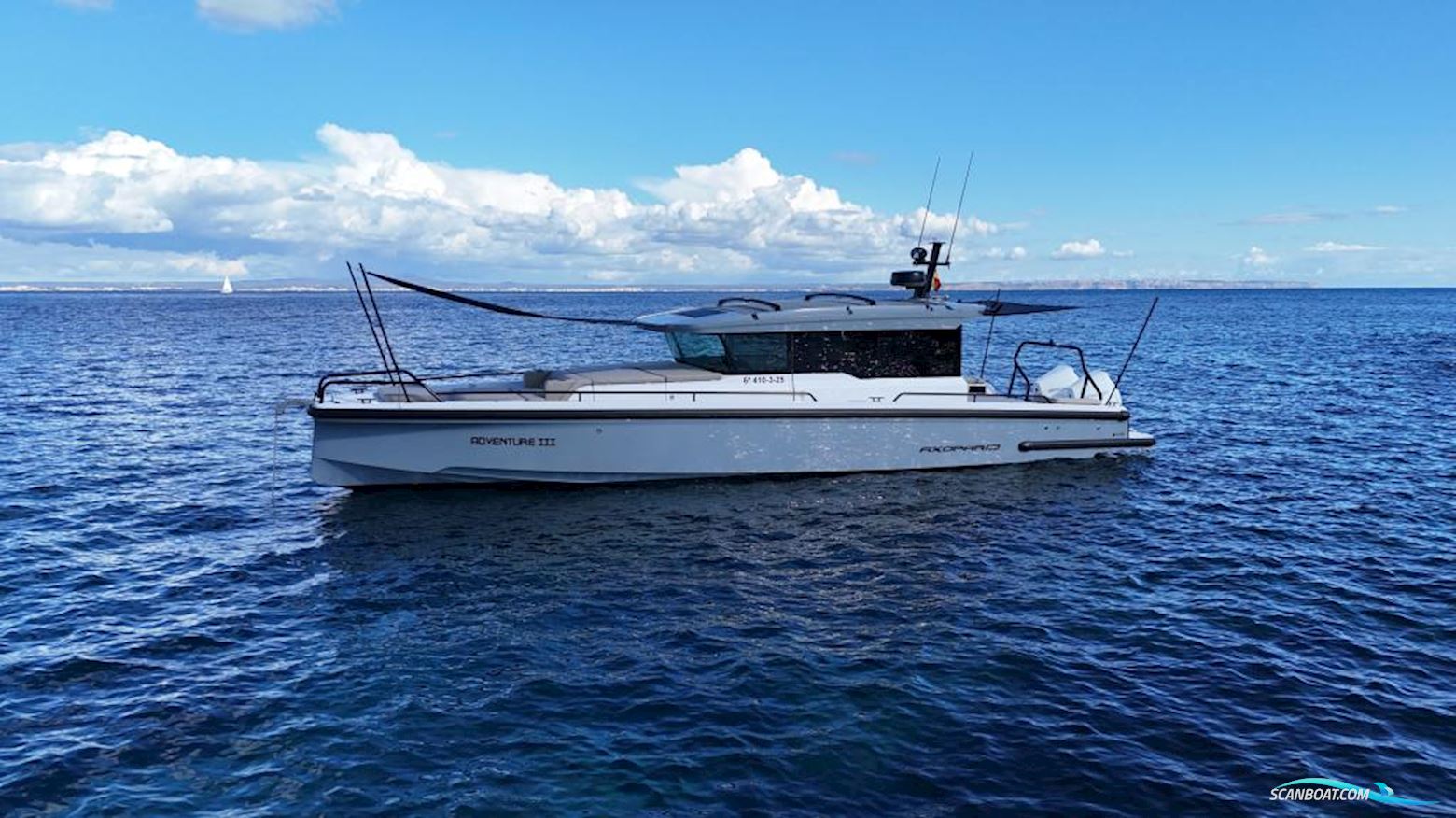 Axopar 37 Cross Cabin