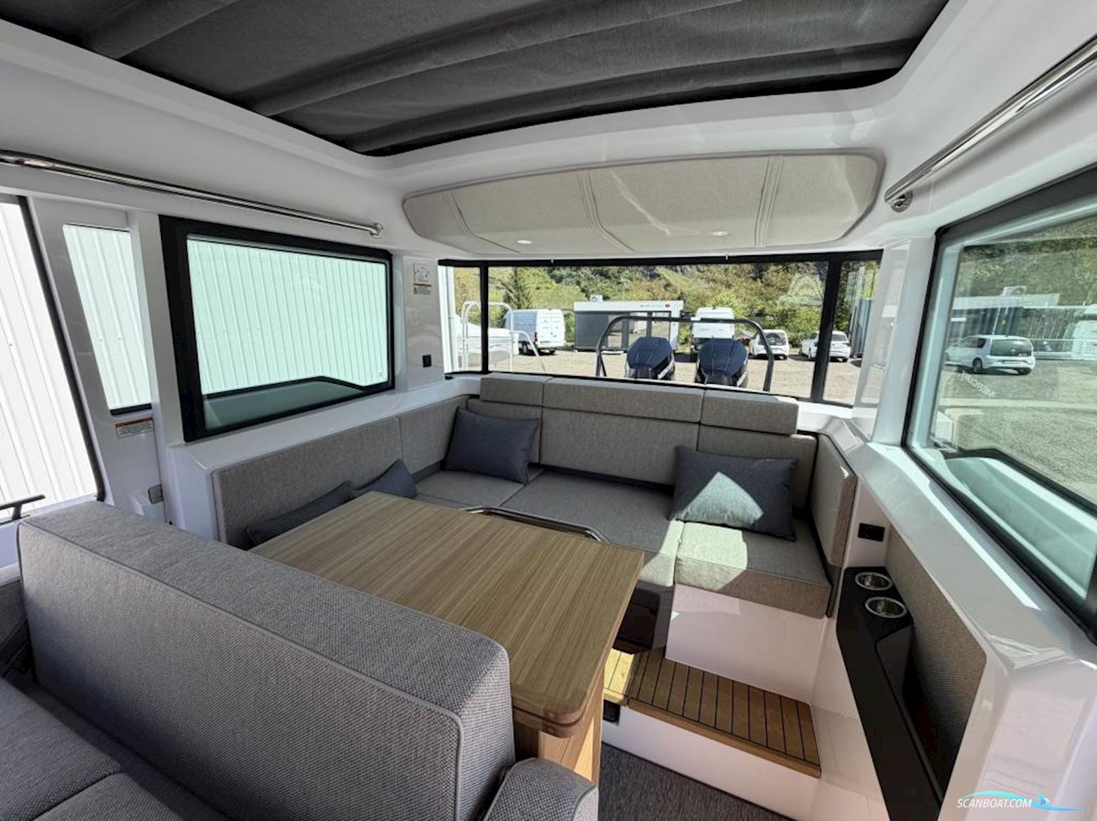 Axopar 37 Cross Cabin