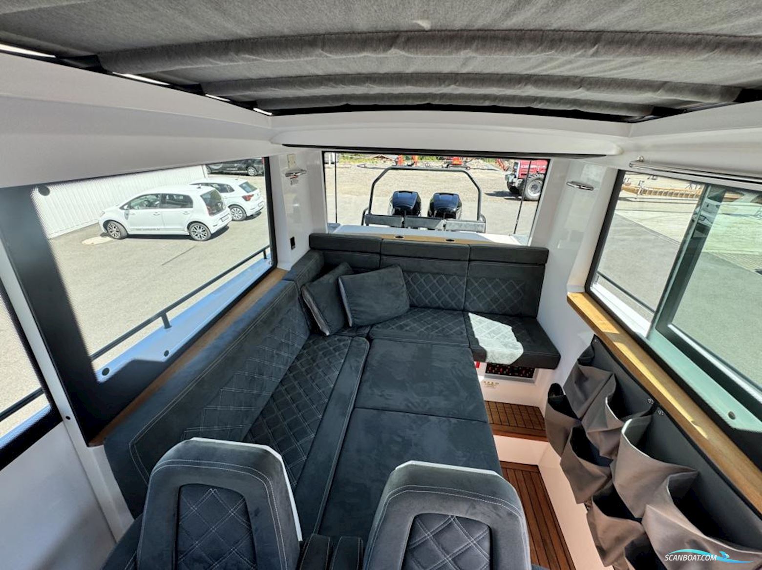 AXOPAR 37 Cross Cabin
