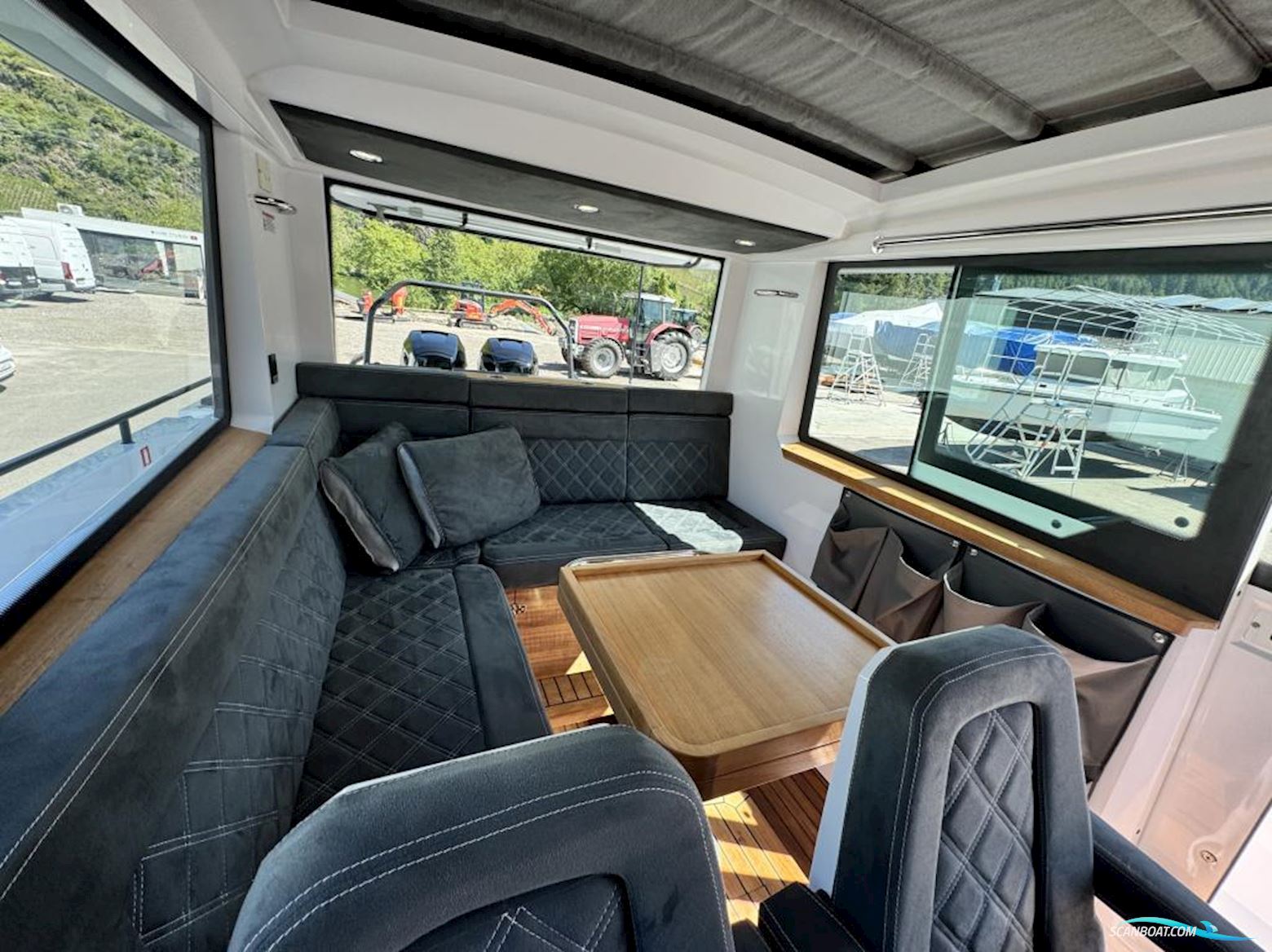 AXOPAR 37 Cross Cabin