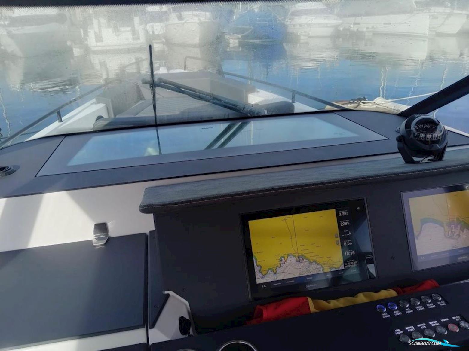 Axopar 37 Sports Cabin