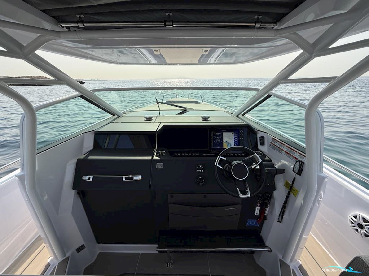 AXOPAR 37 Sun-Top - reserviert