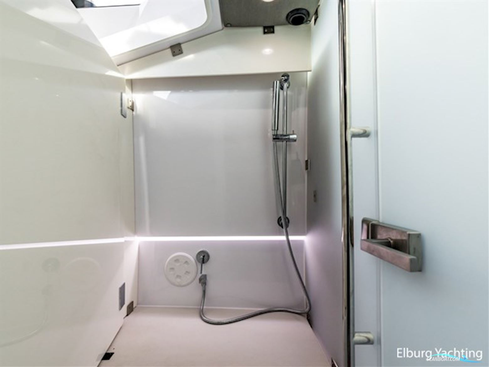 Axopar 37 XC Cross Cabin - Brabus 