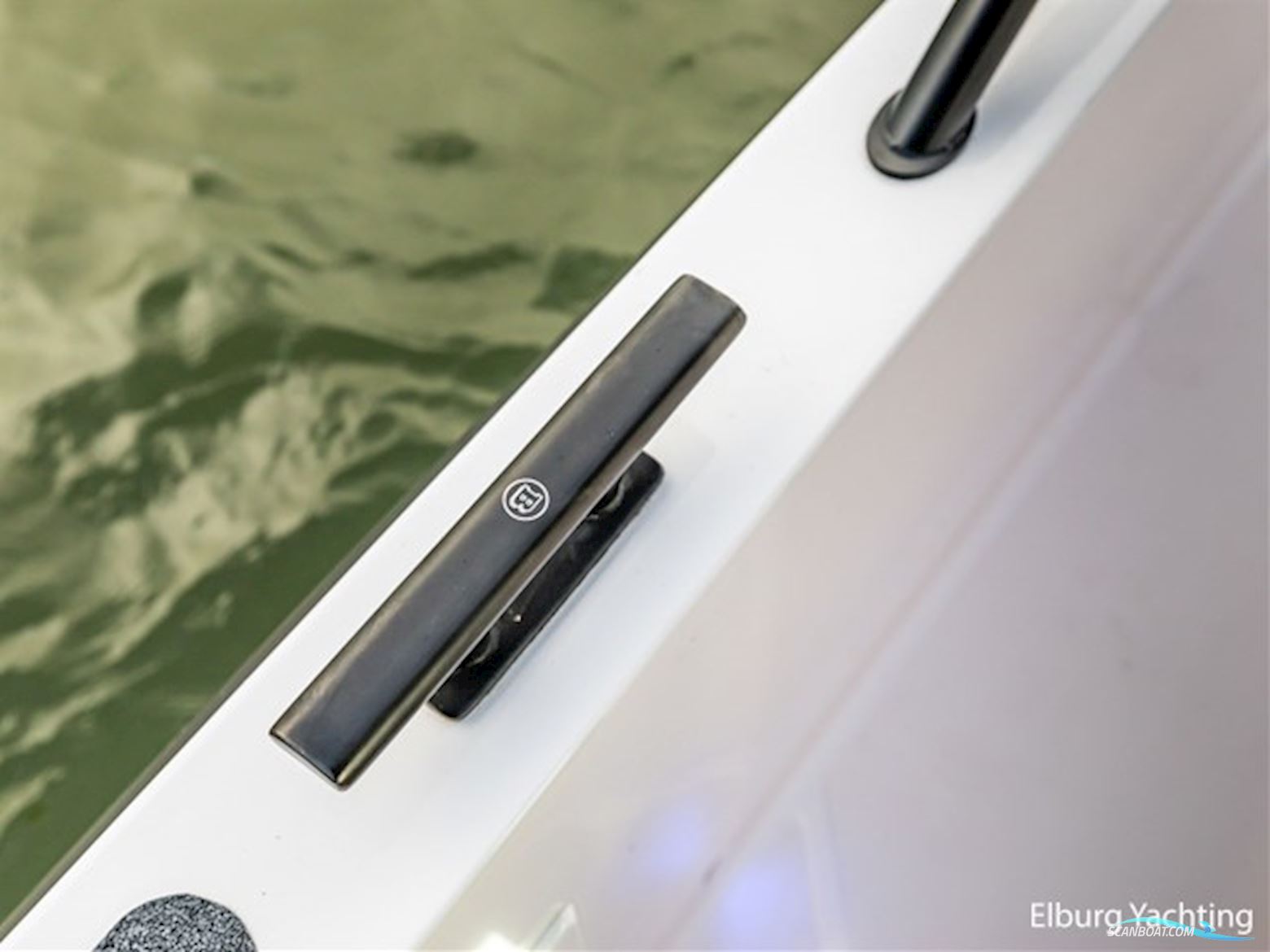 Axopar 37 XC Cross Cabin - Brabus 