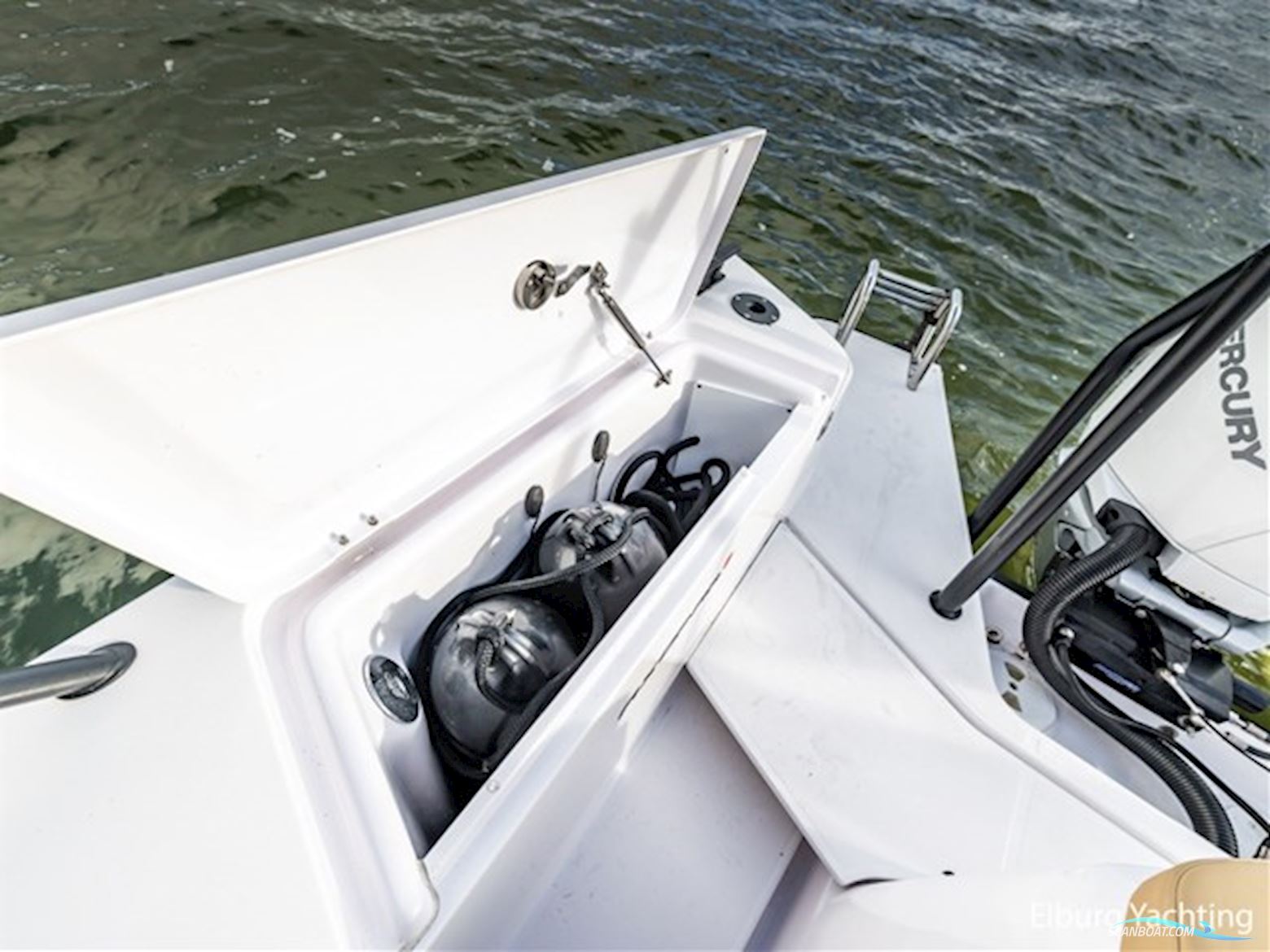 Axopar 37 XC Cross Cabin - Brabus