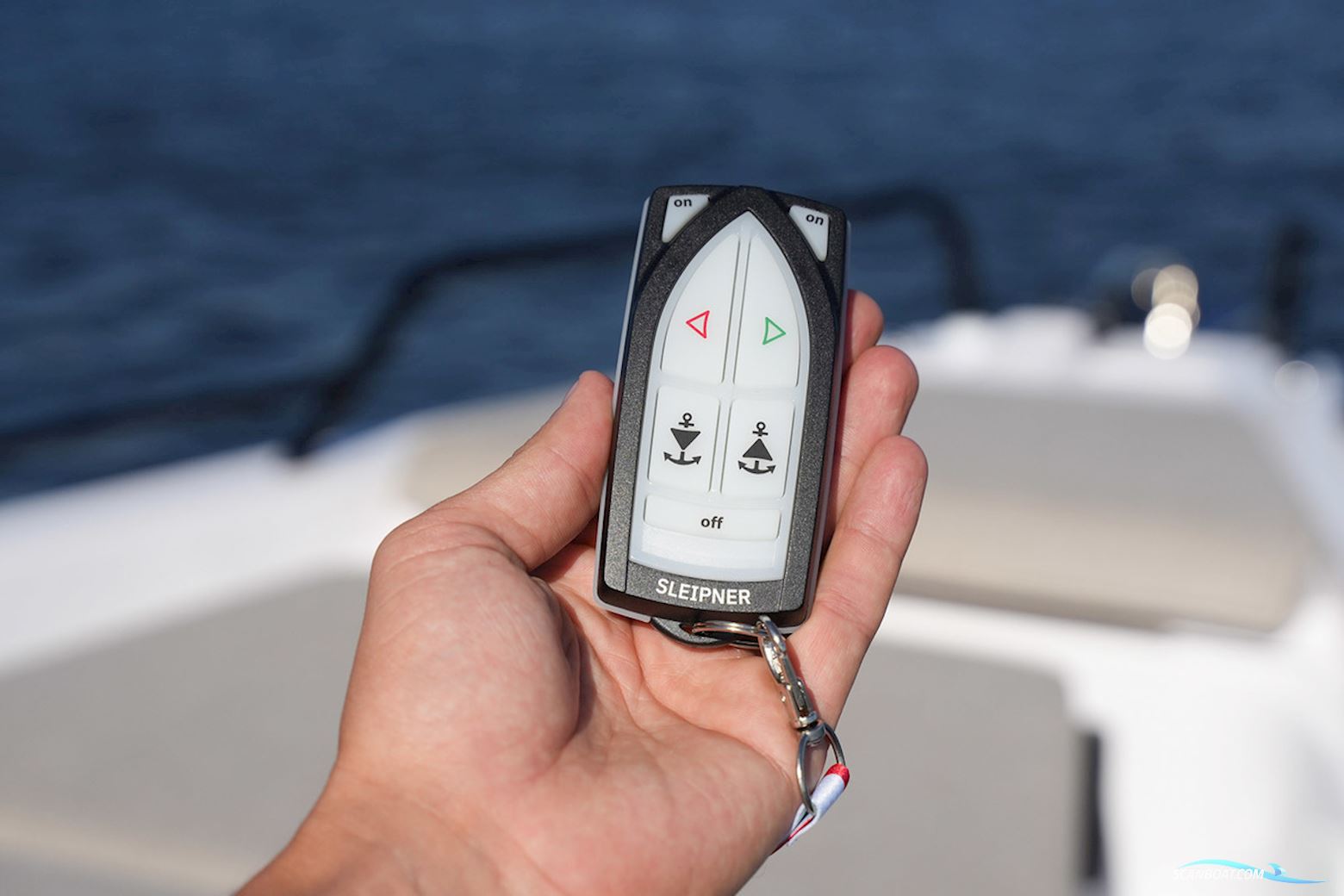 Axopar 37 XC Cross Cabin Mediterrana Edition