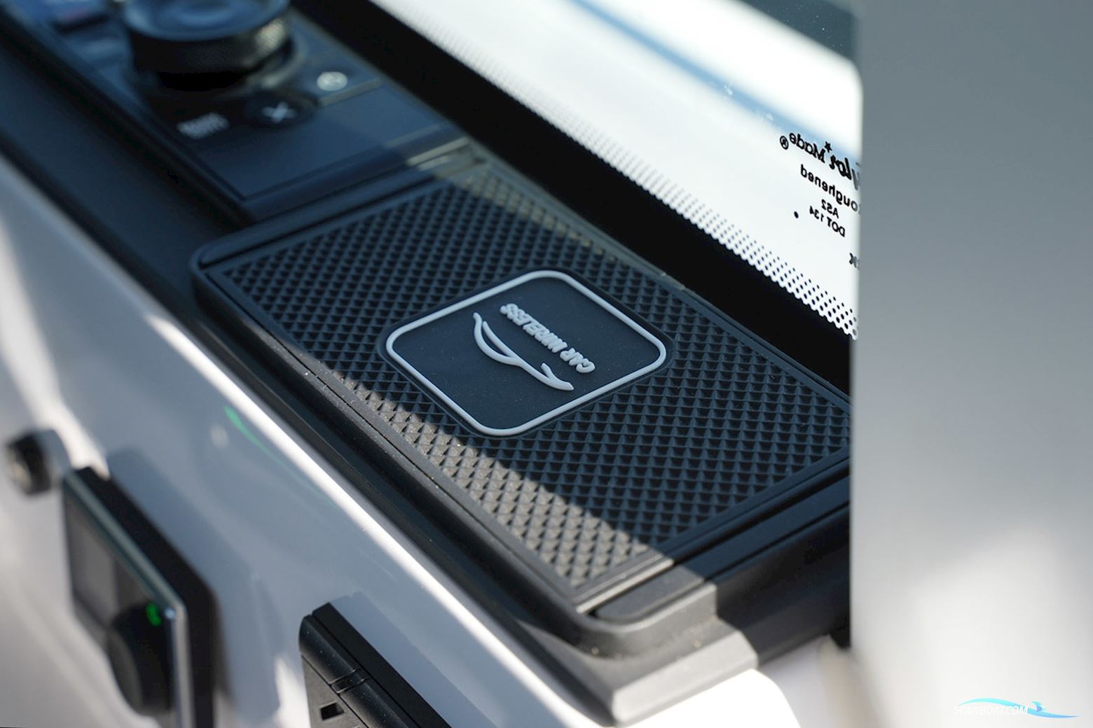 Axopar 37 XC Cross Cabin Mediterrana Edition