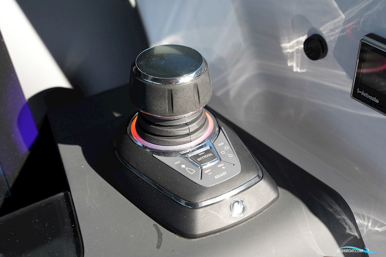 Axopar 37 XC Cross Cabin Mediterrana Edition