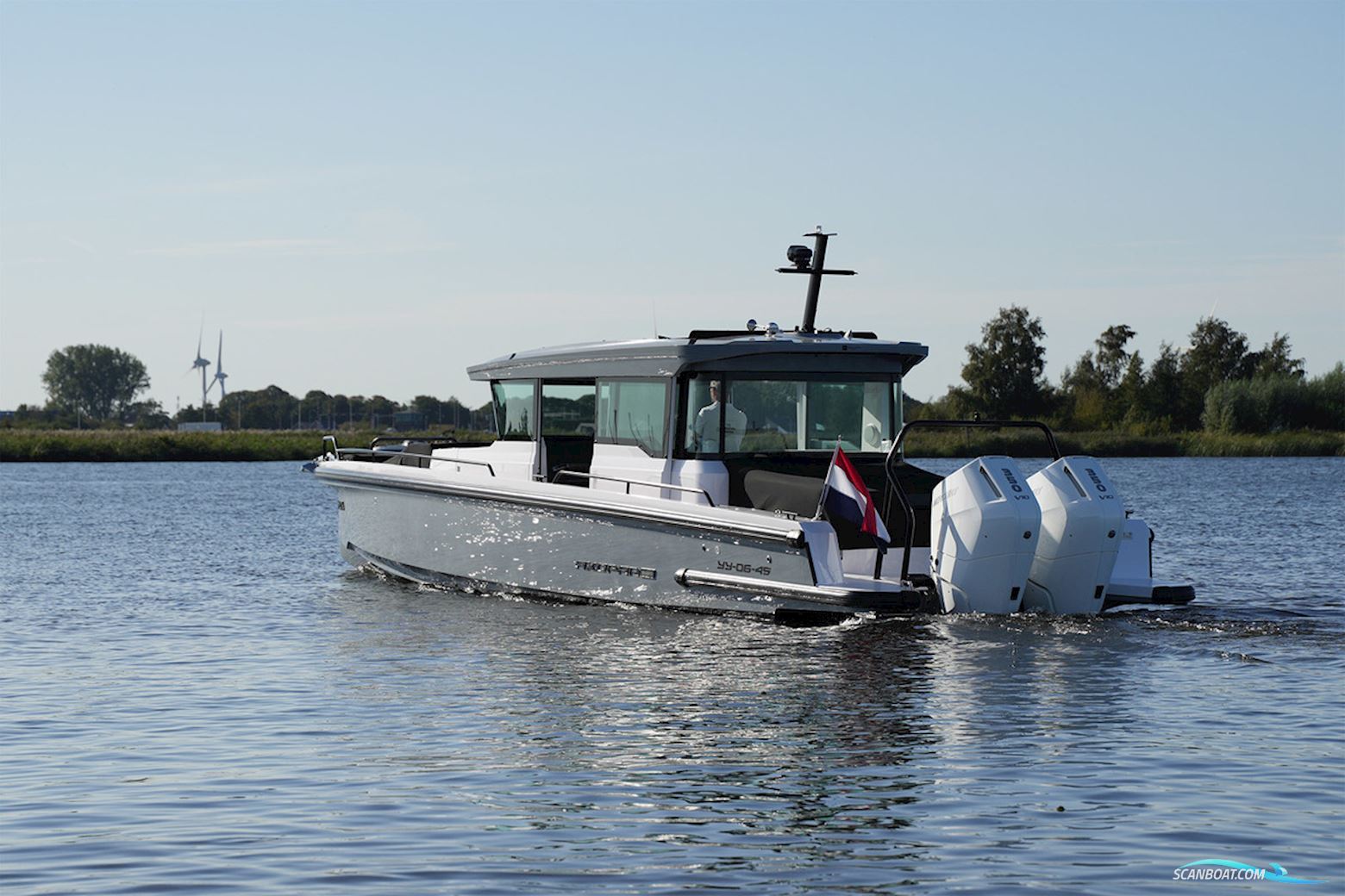 Axopar 37 XC Cross Cabin Mediterrana Edition