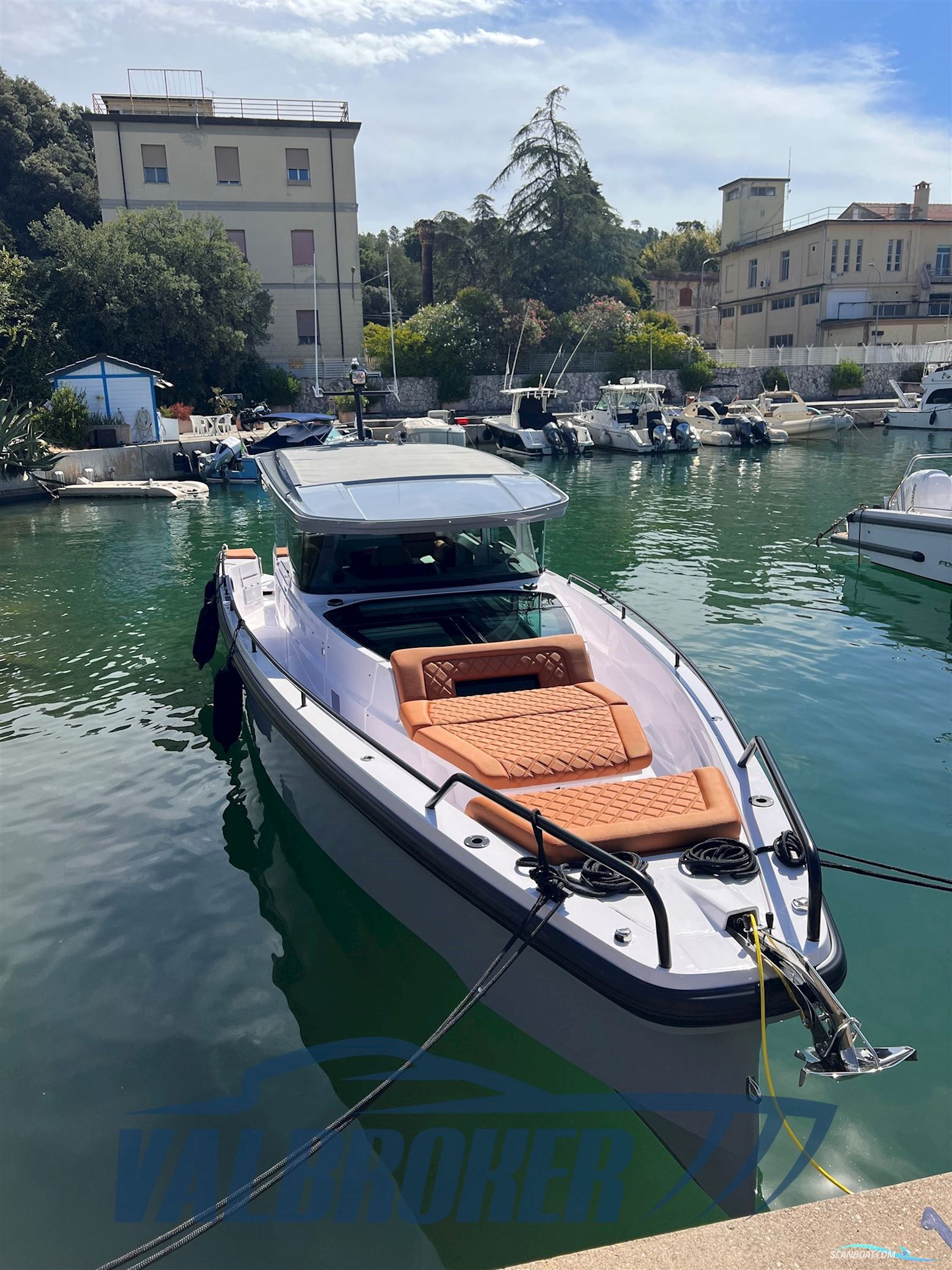 Axopar 37 XC Cross Cabin