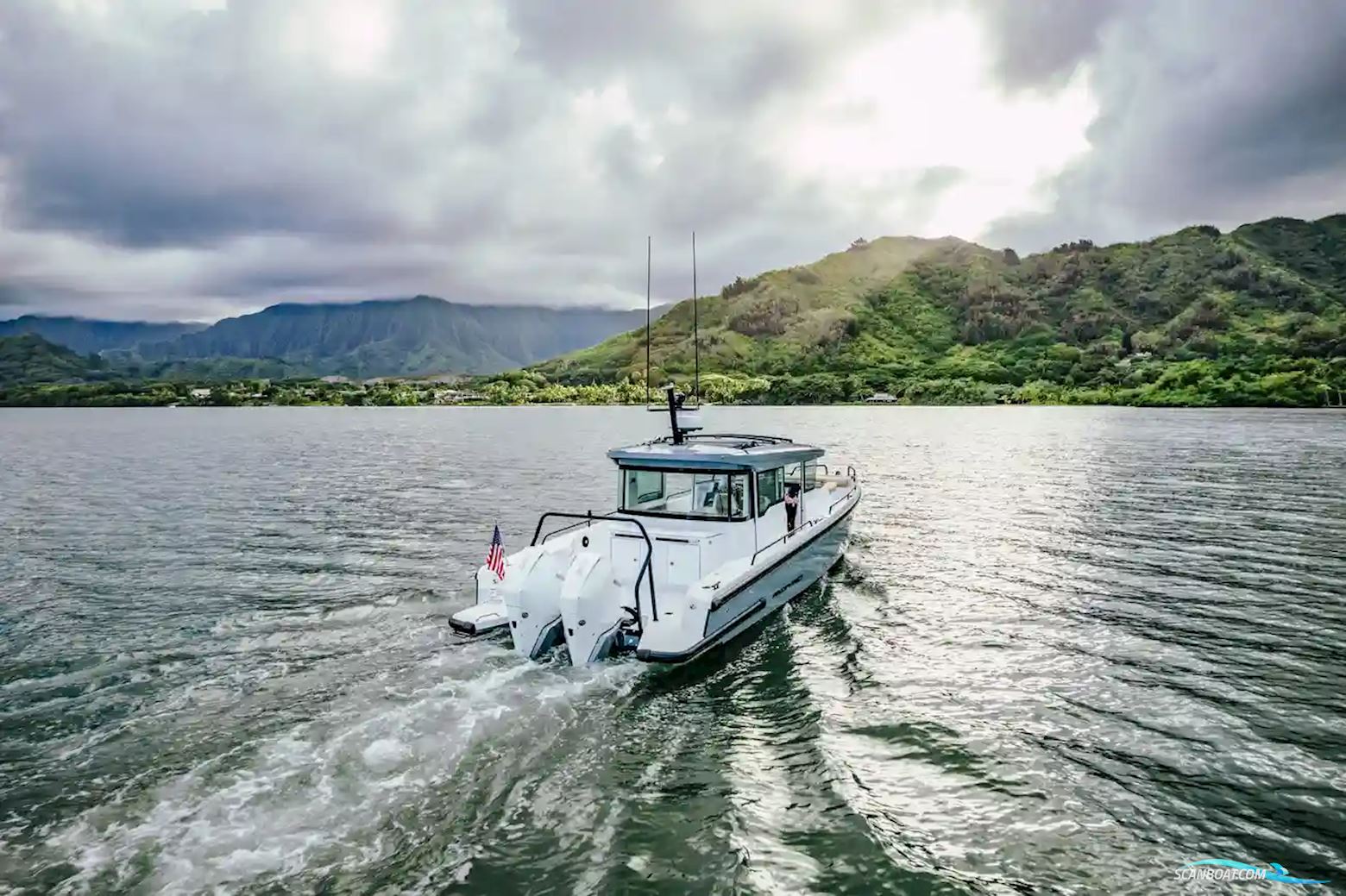 AXOPAR 37 XC Cross Cabin