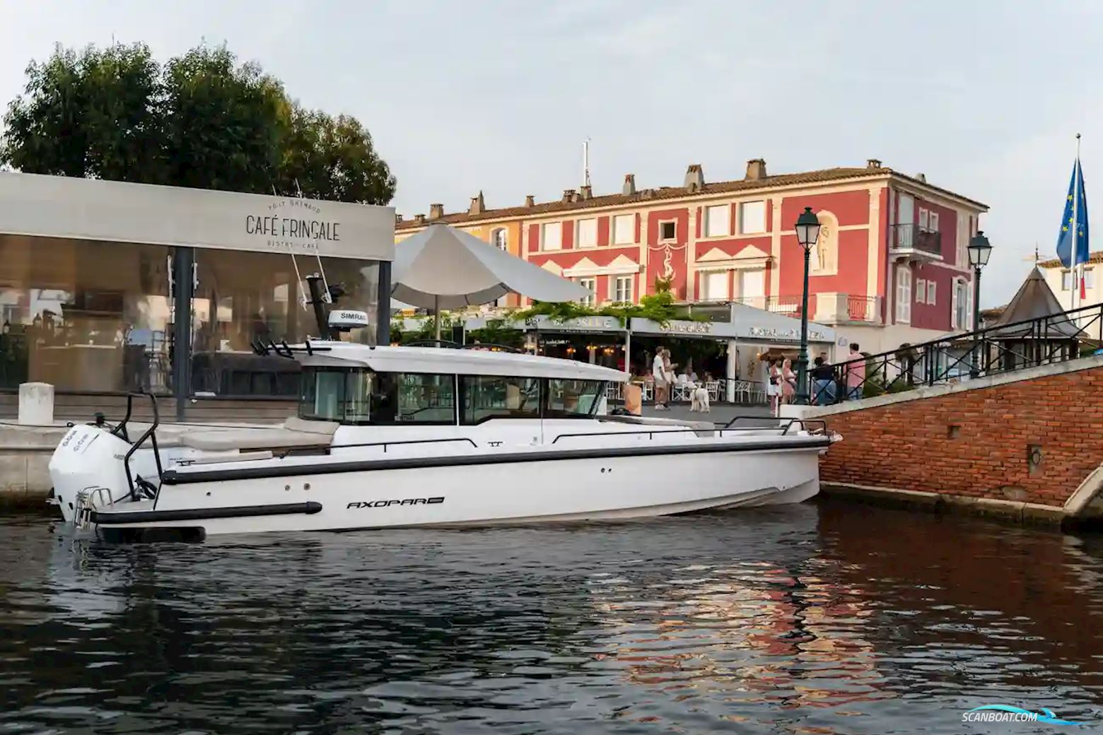 AXOPAR 37 XC Cross Cabin