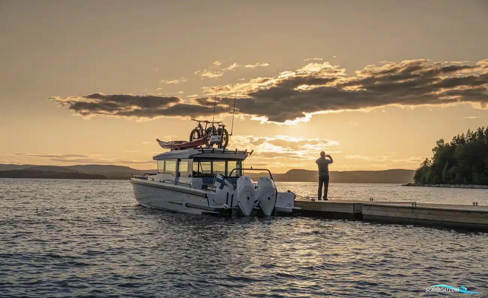 AXOPAR 37 XC Cross Cabin