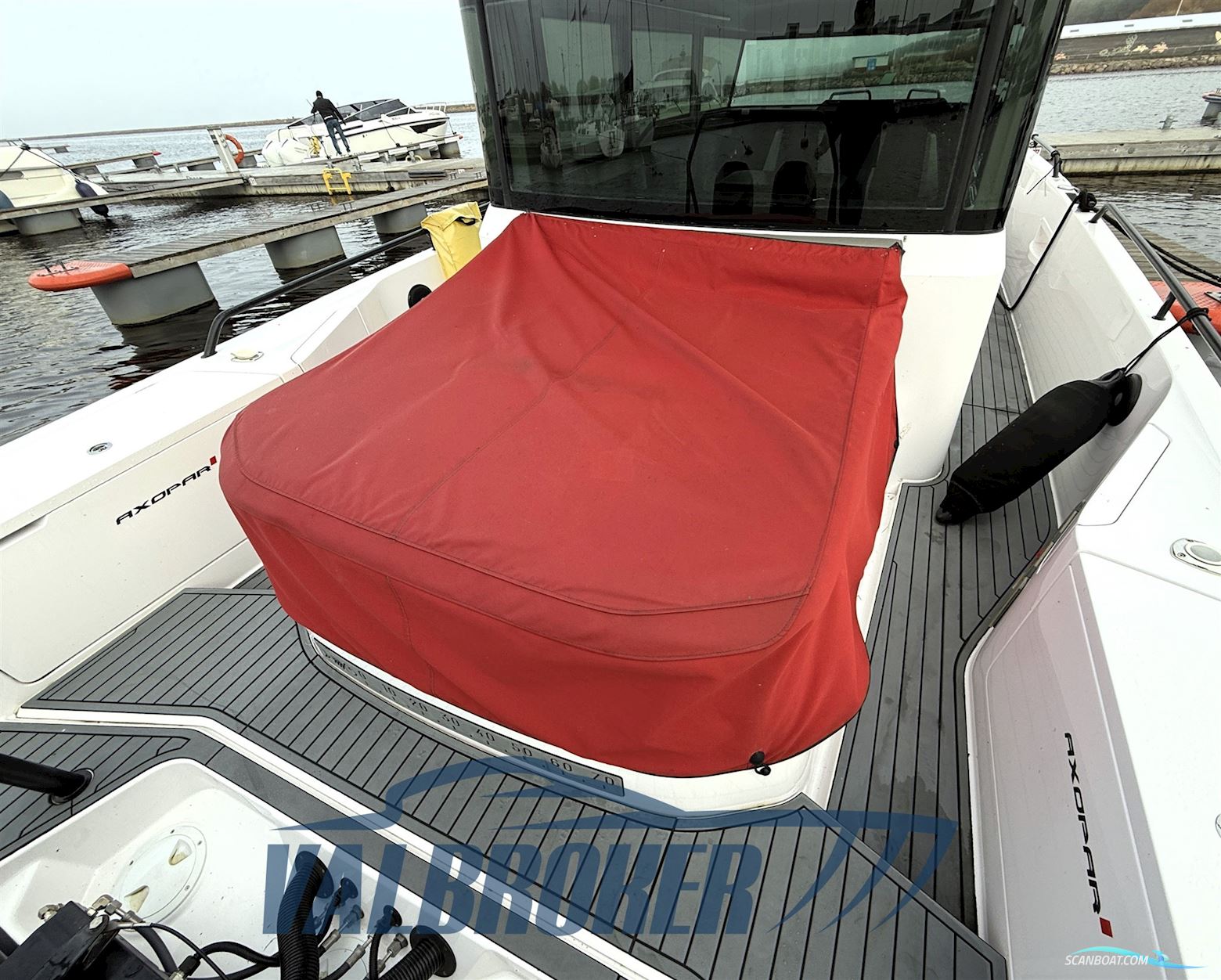 AXOPAR 37 XC Cross Cabin