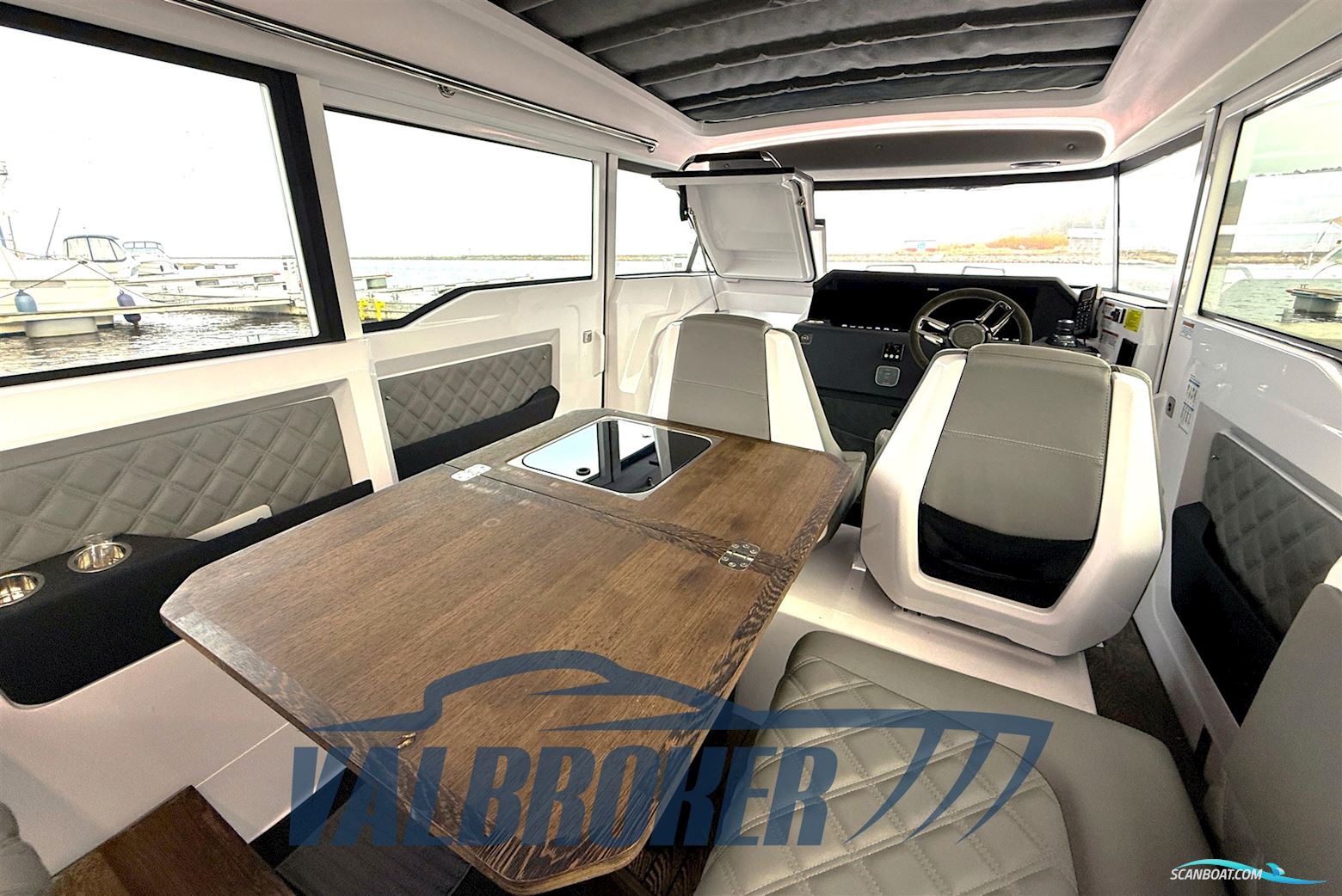AXOPAR 37 XC Cross Cabin