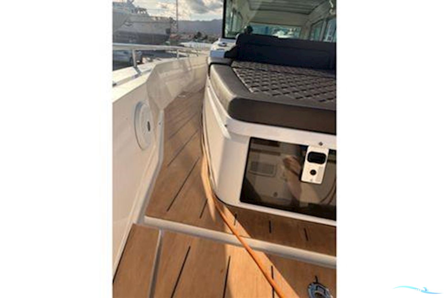 AXOPAR 37 XC Cross Cabin