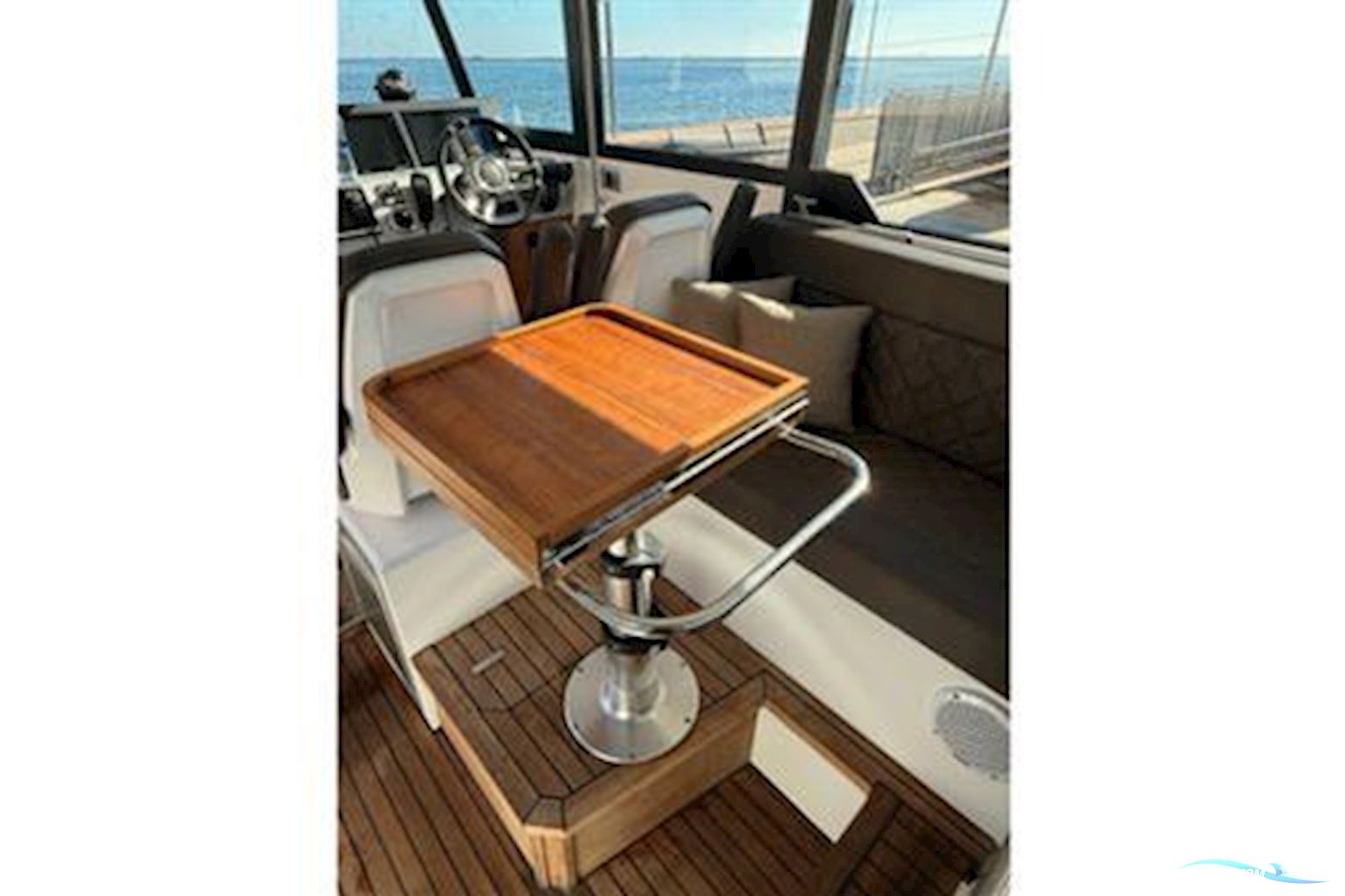 AXOPAR 37 XC Cross Cabin