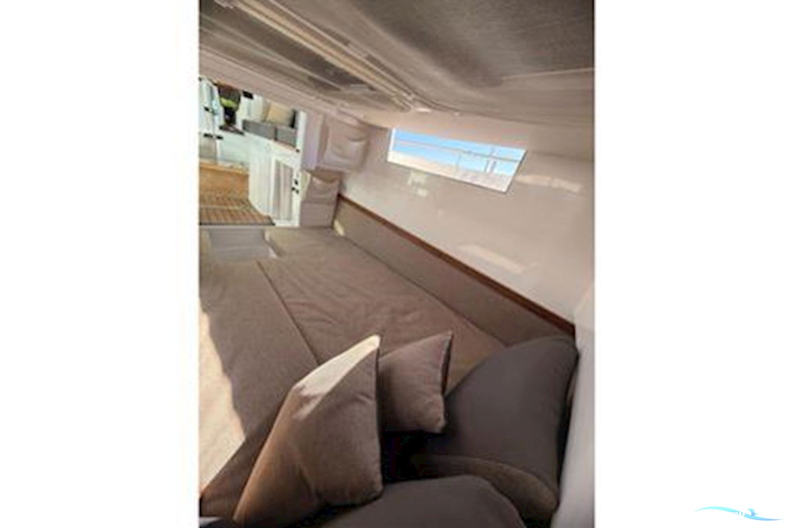 AXOPAR 37 XC Cross Cabin