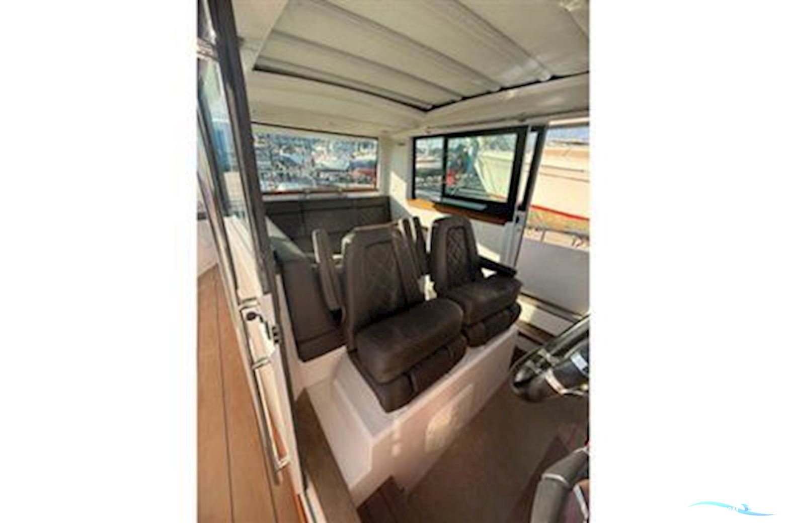 AXOPAR 37 XC Cross Cabin