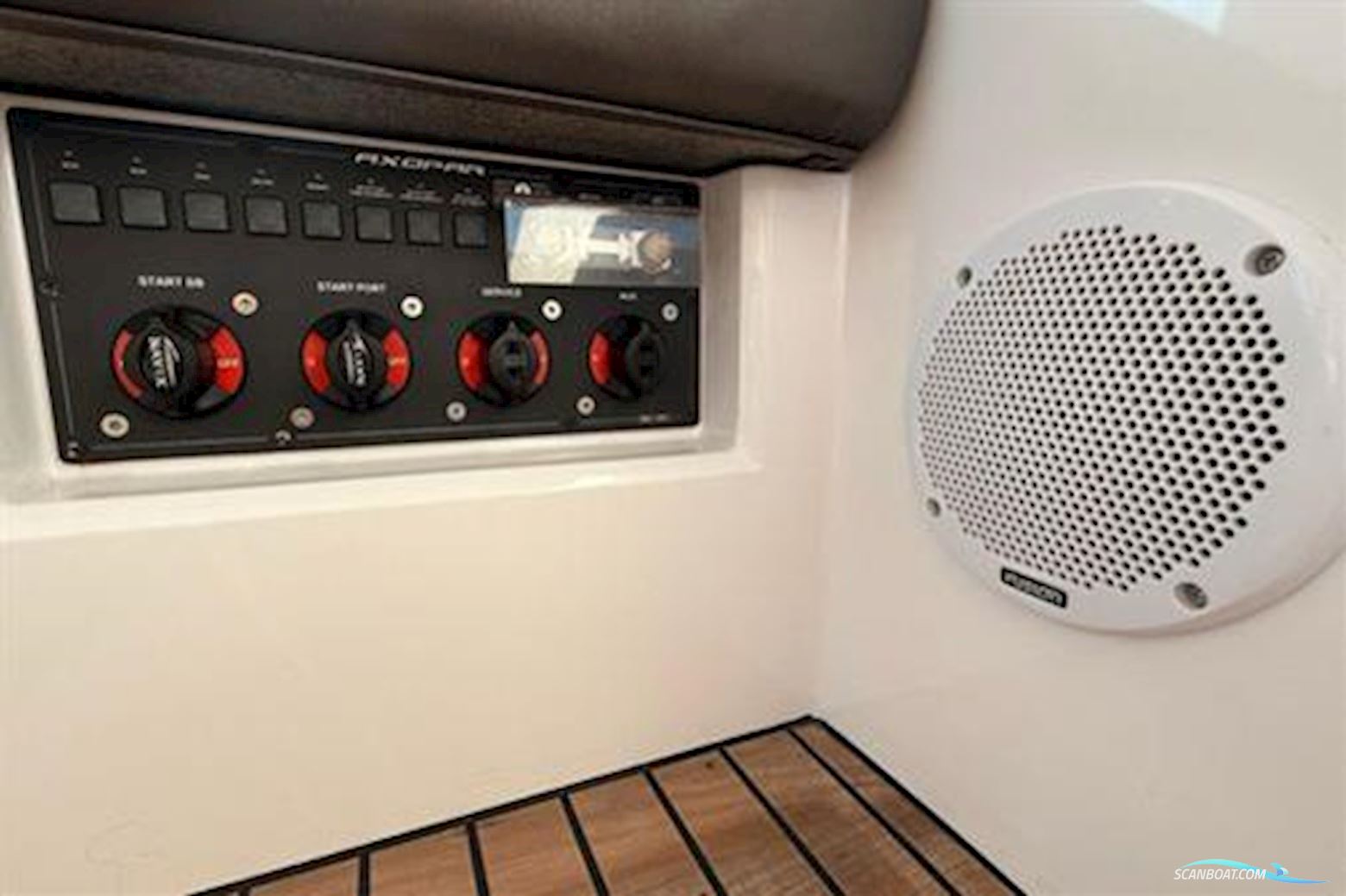 AXOPAR 37 XC Cross Cabin