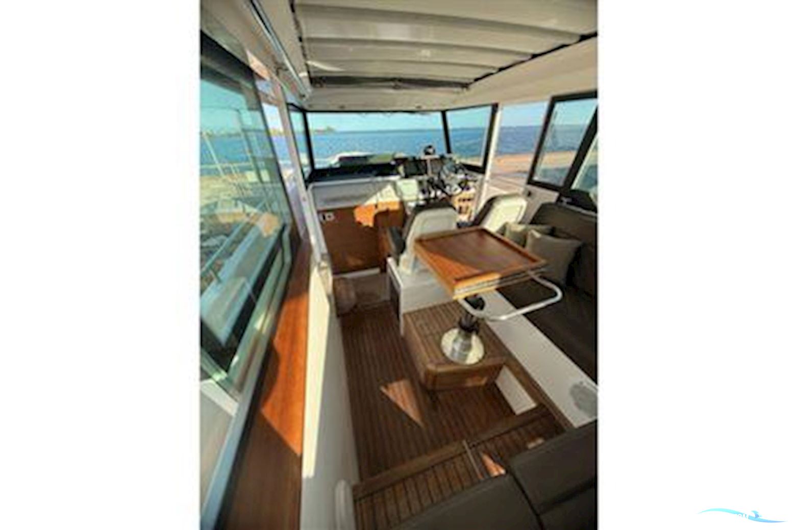 AXOPAR 37 XC Cross Cabin