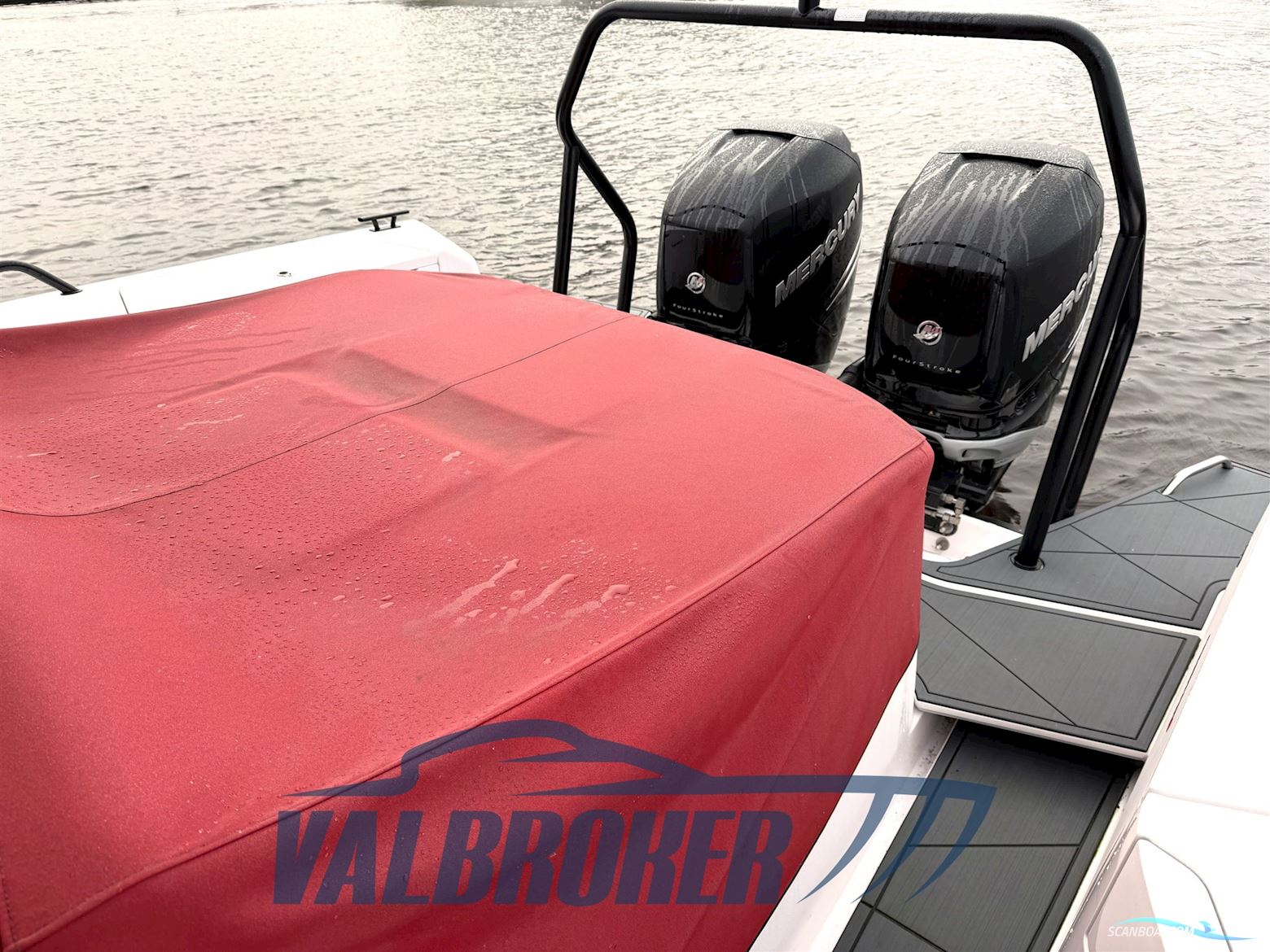 Axopar 37 XC Cross Cabin