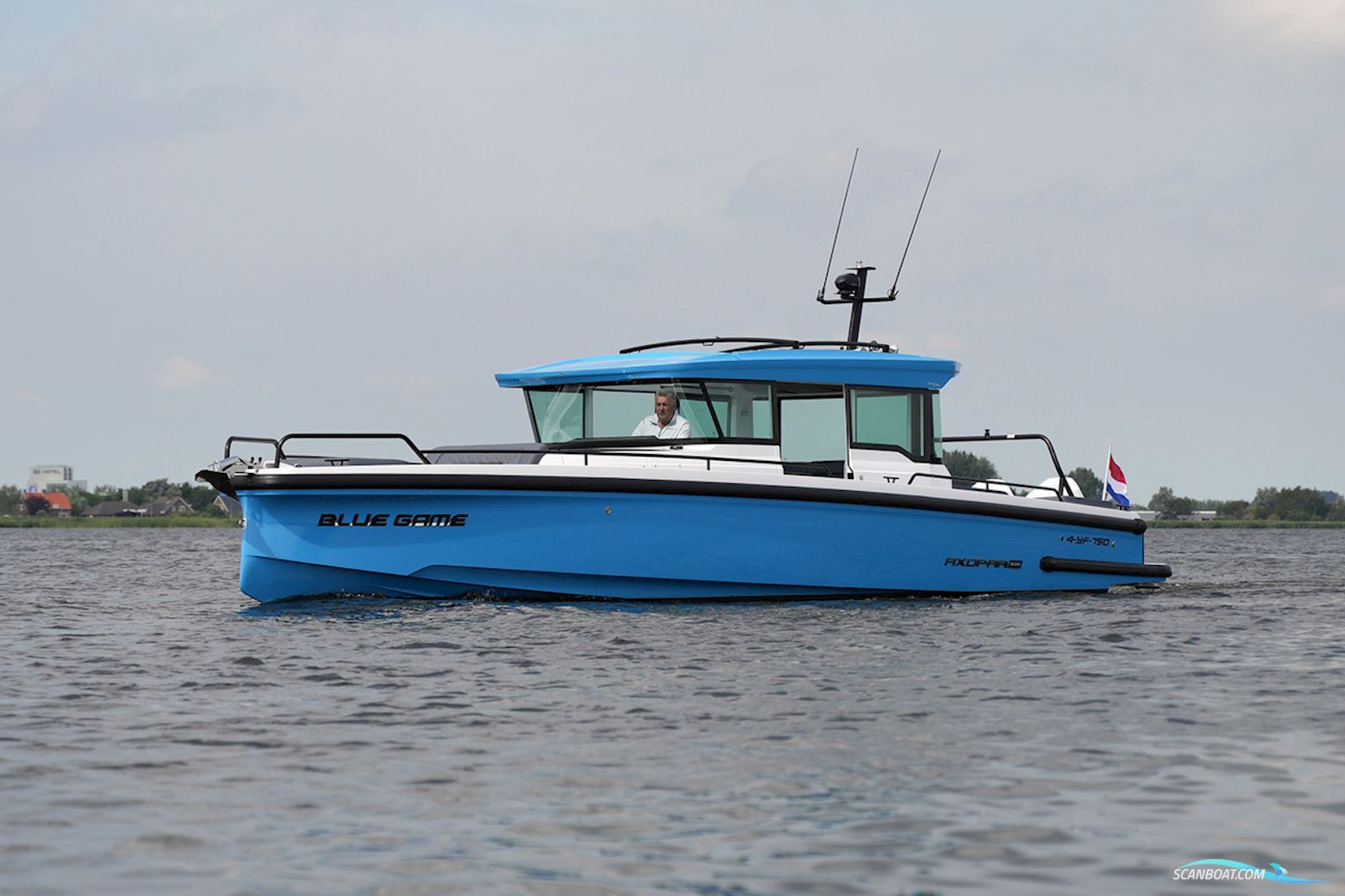 Axopar 37 XC Cross Cabin