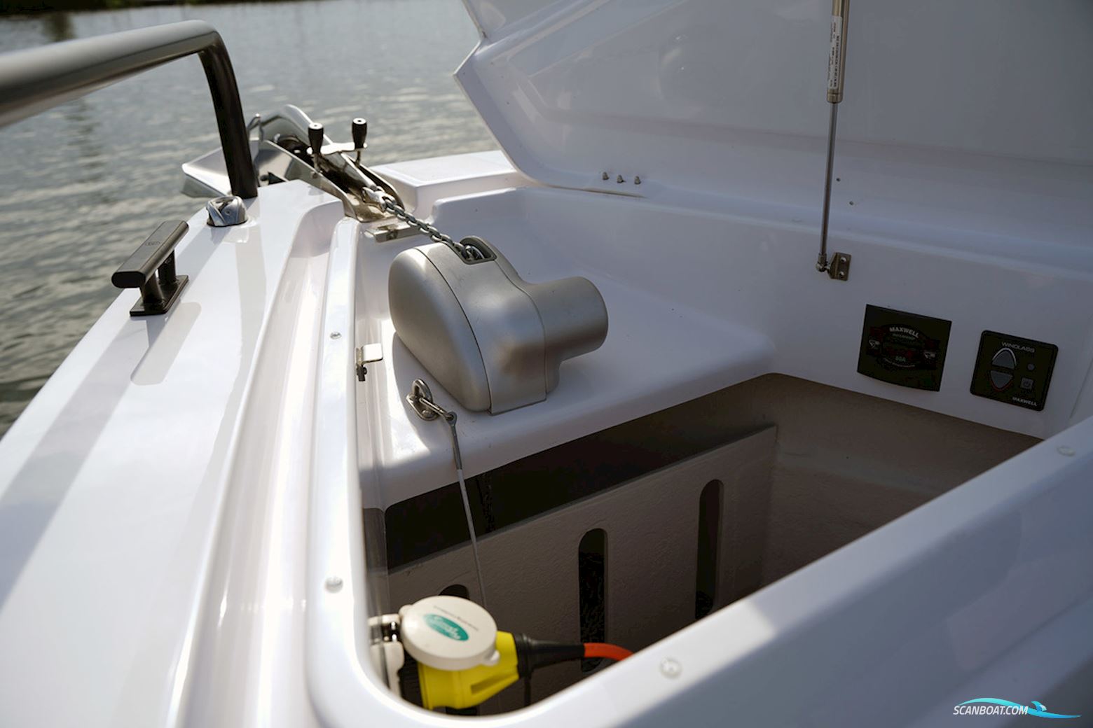 Axopar 37 XC Cross Cabin