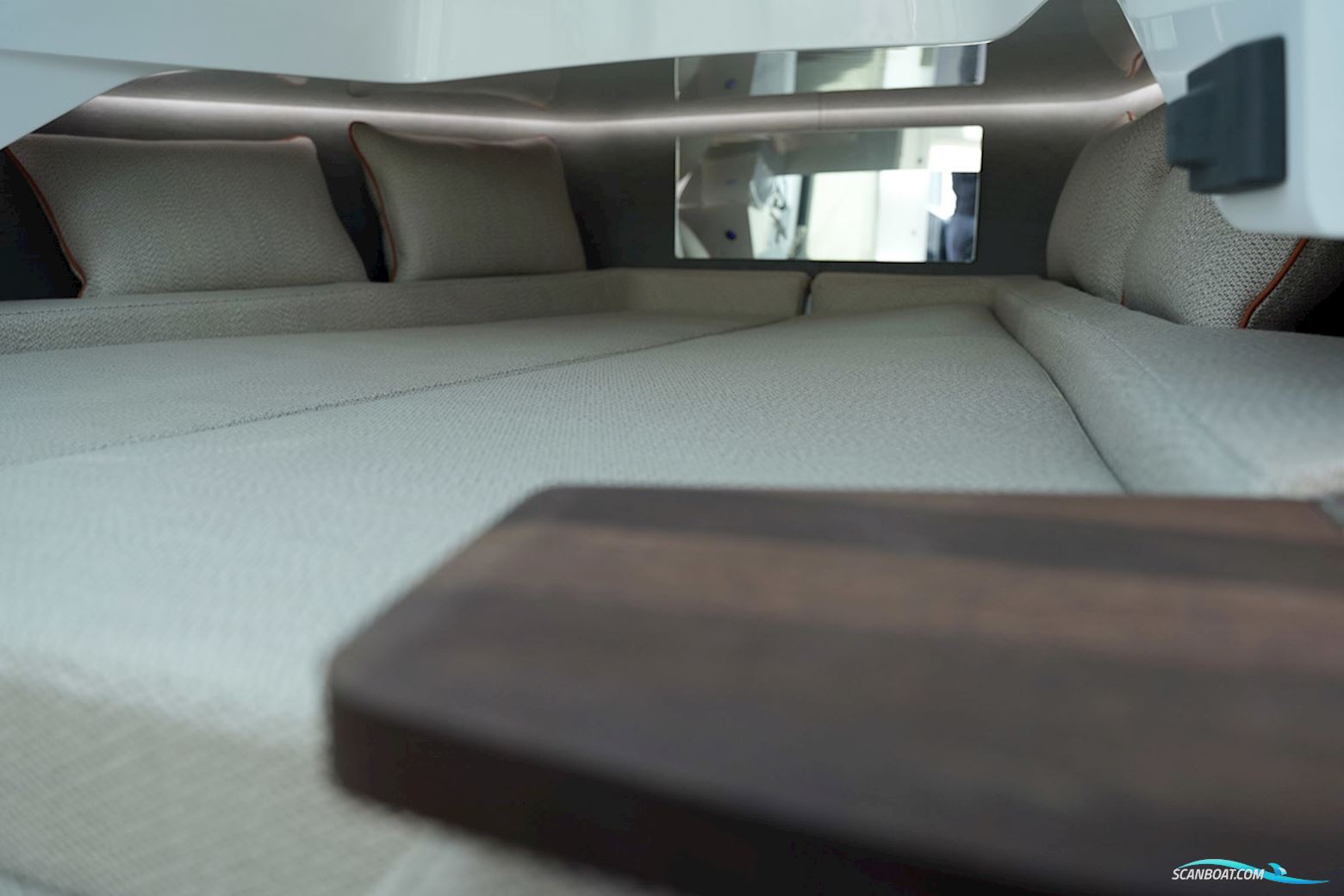 Axopar 37 XC Cross Cabin