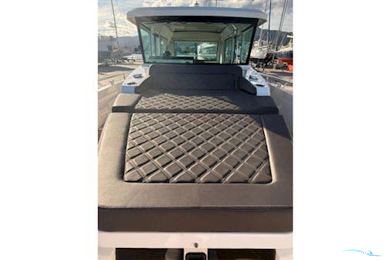 Axopar 37 XC Cross Cabin