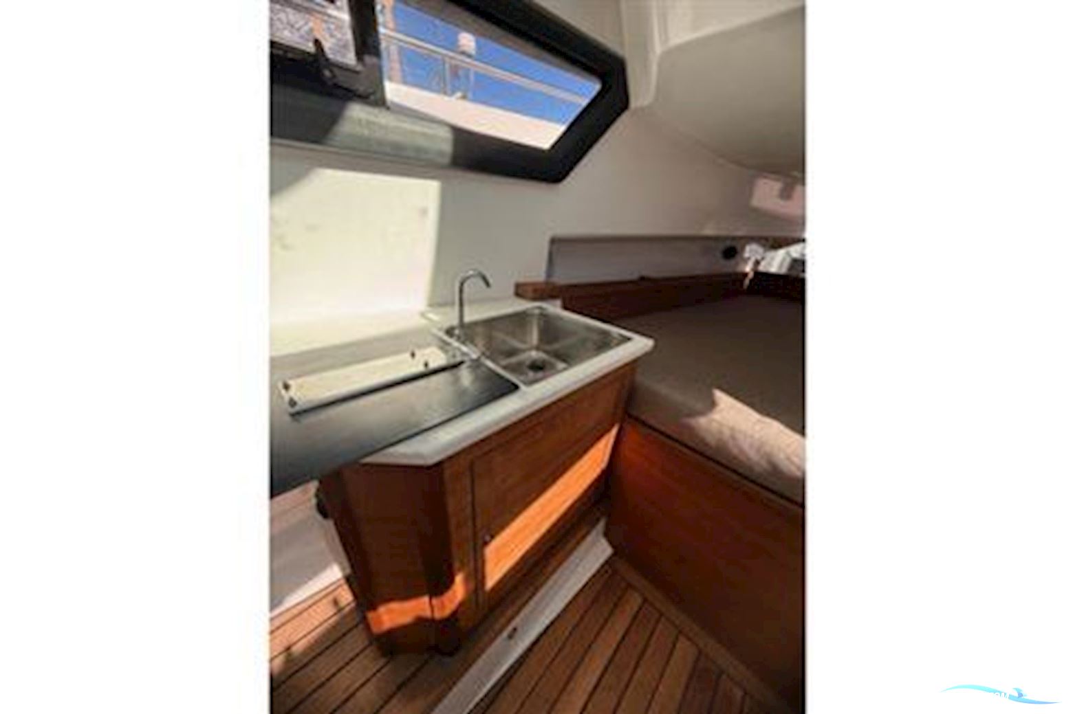 Axopar 37 XC Cross Cabin