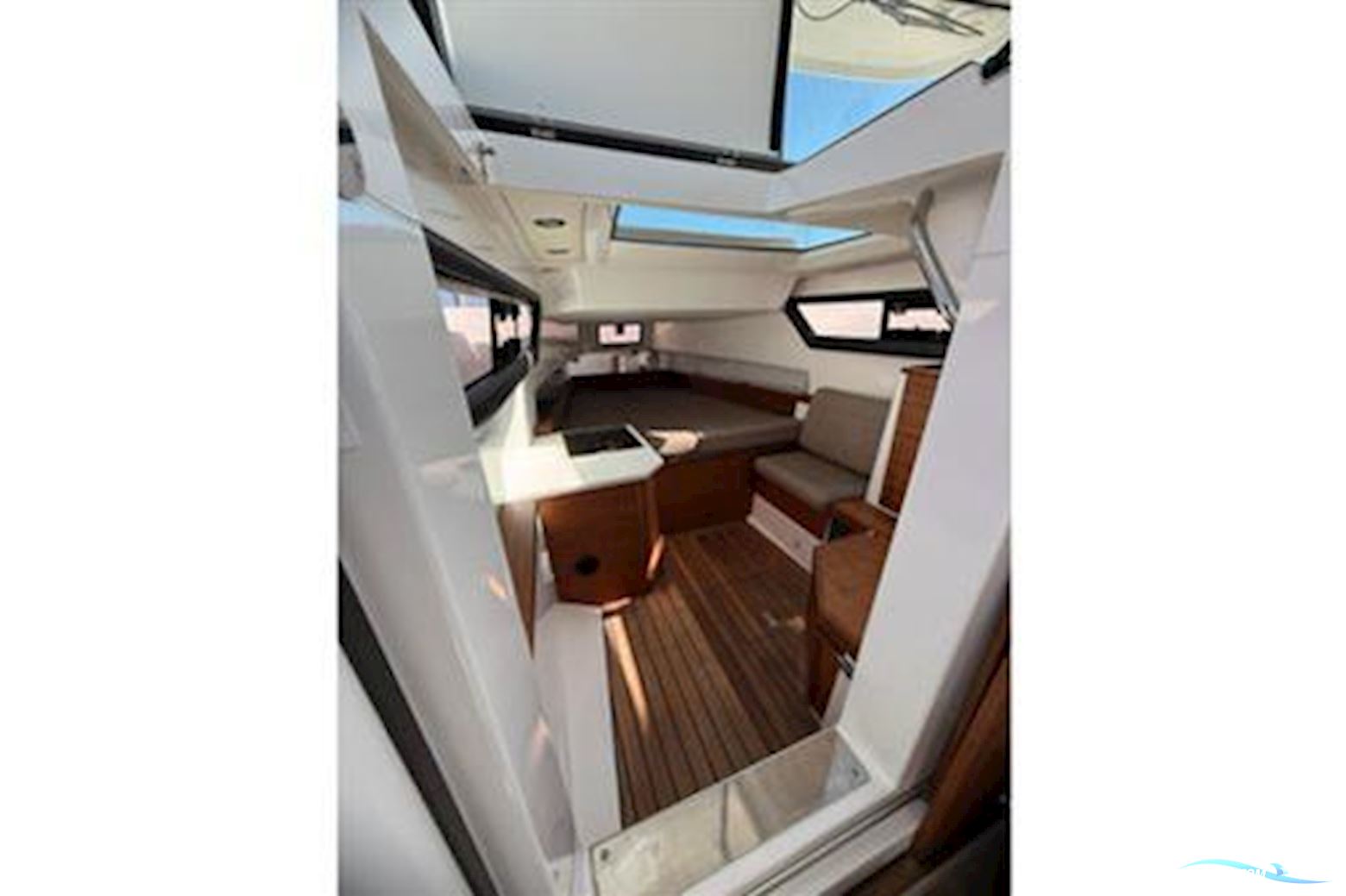 Axopar 37 XC Cross Cabin